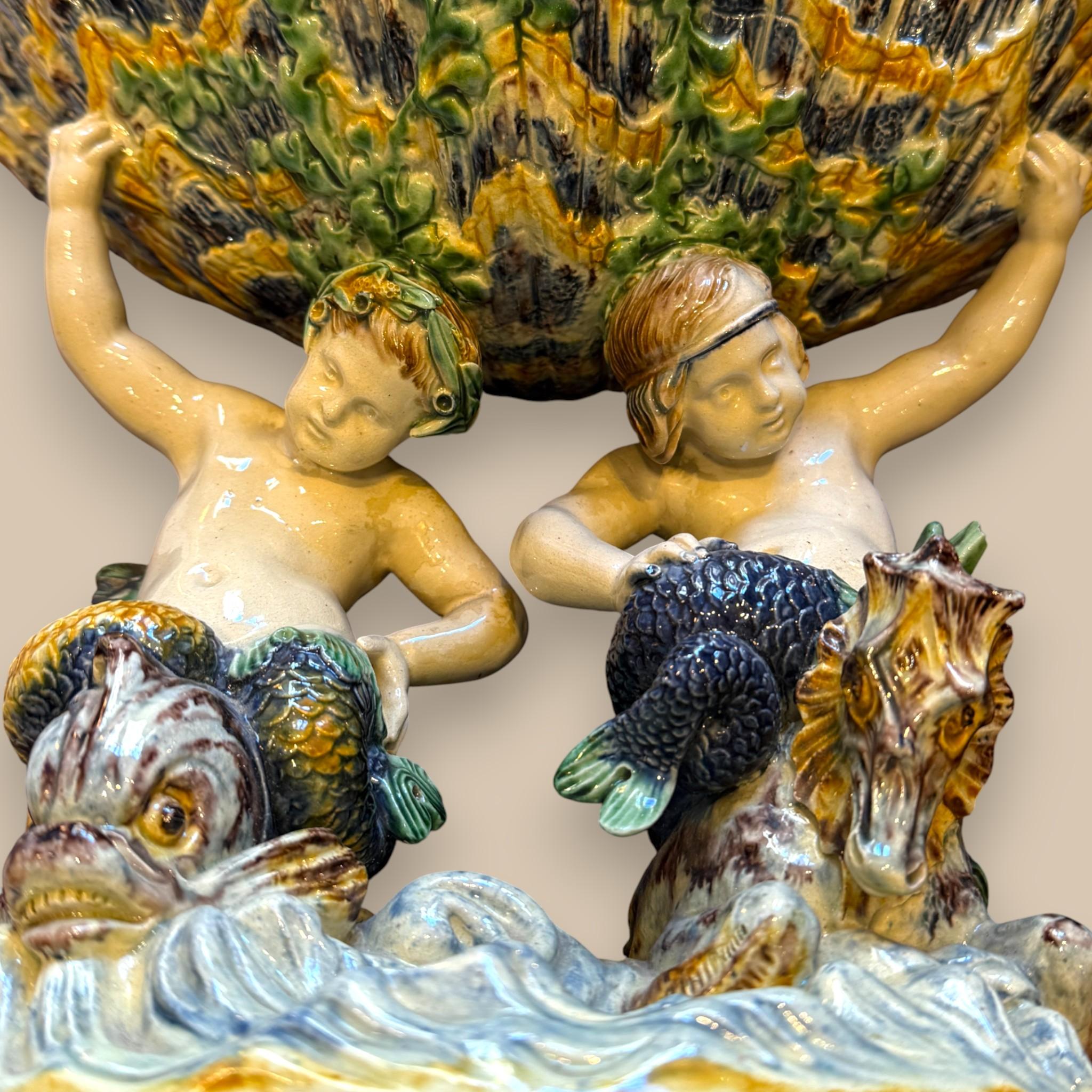 Majolika Tafelaufsatz mit Tritonen und Muschel, 19. Jahrhundert im Angebot 7