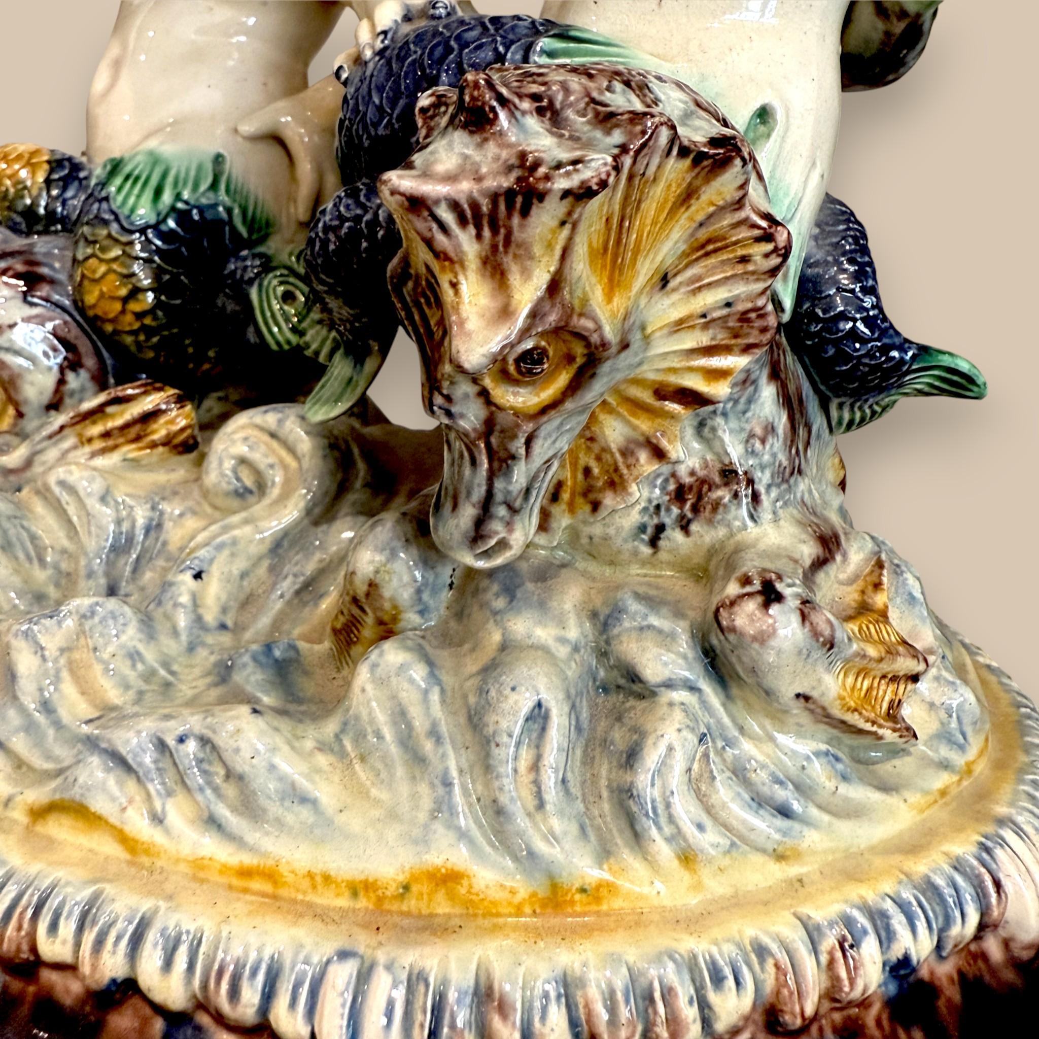 Majolika Tafelaufsatz mit Tritonen und Muschel, 19. Jahrhundert im Angebot 9