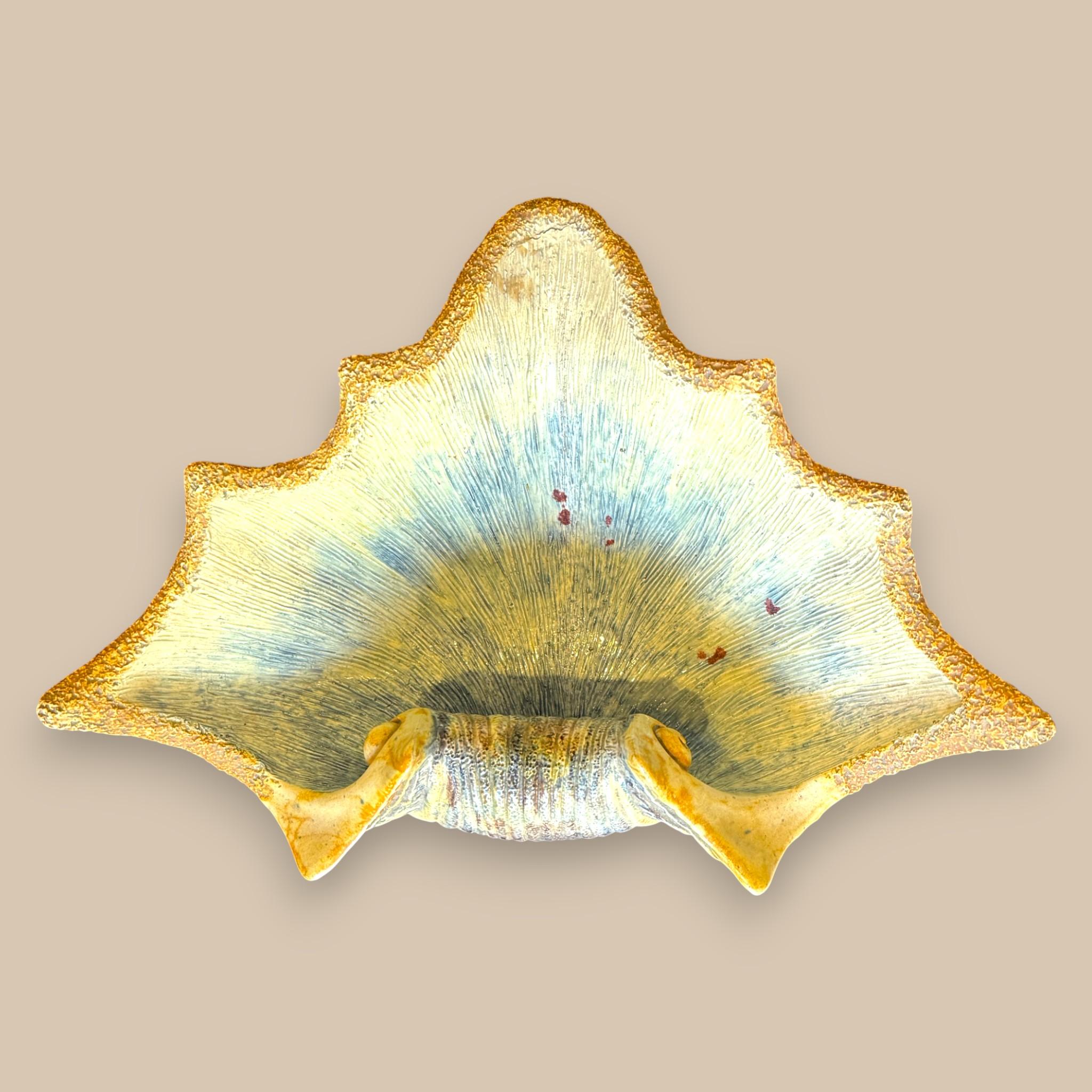 Majolika Tafelaufsatz mit Tritonen und Muschel, 19. Jahrhundert im Angebot 1