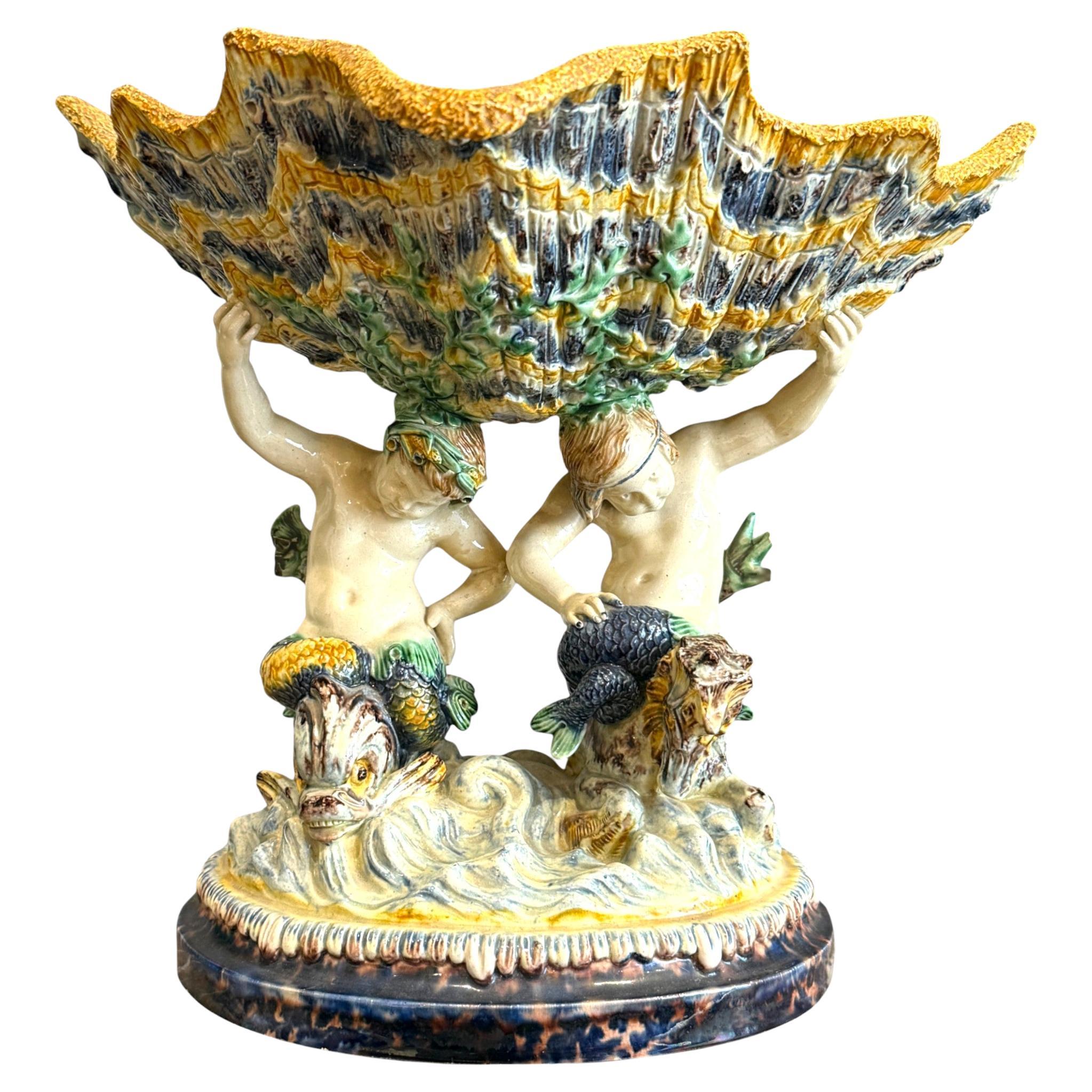 Majolika Tafelaufsatz mit Tritonen und Muschel, 19. Jahrhundert im Angebot