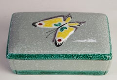 Boîte en céramique majolique avec couvercle, décor de papillons, Italie, milieu du siècle dernier