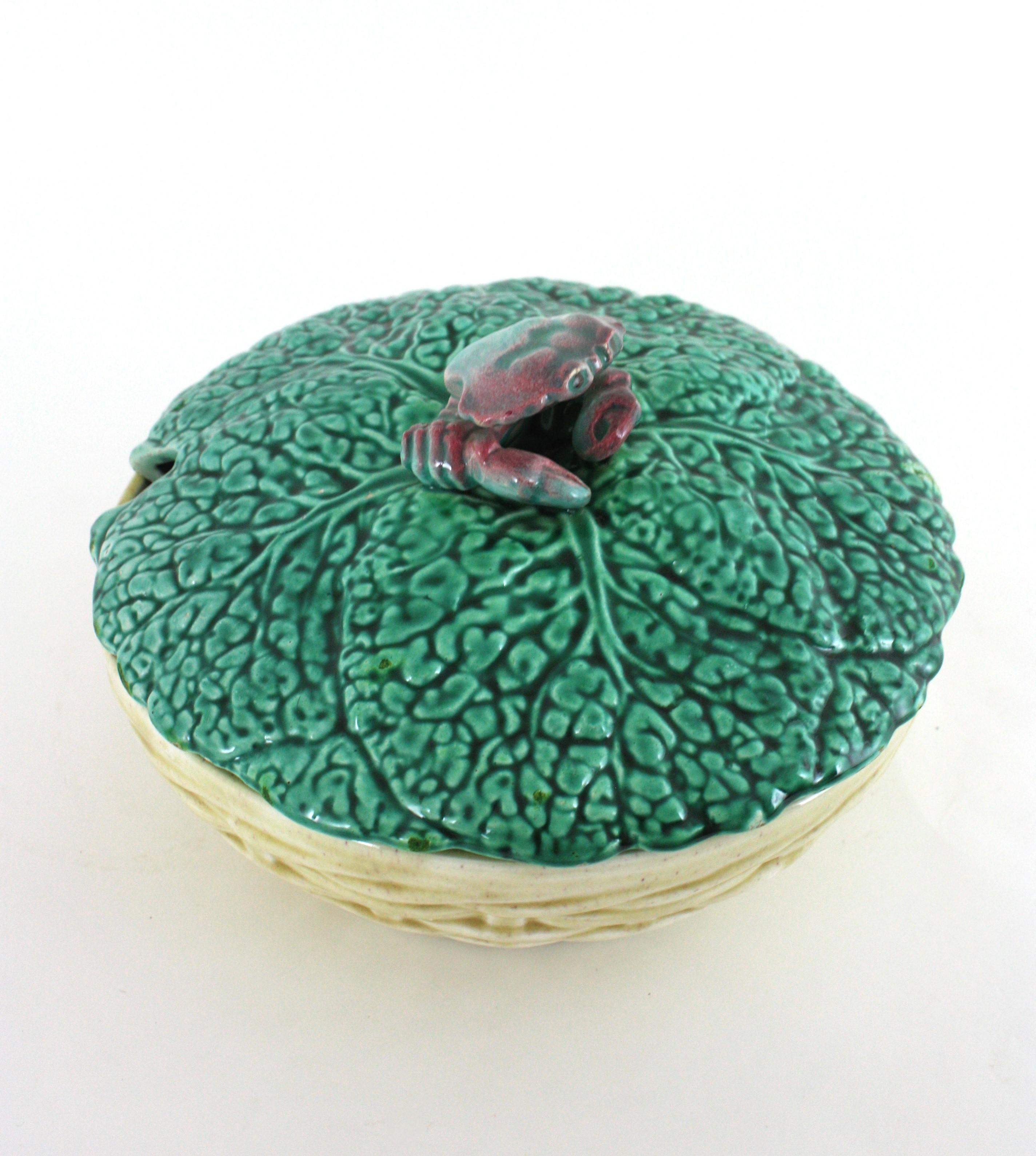 Soupière en céramique majolique avec chou et crabe, Italie 1950 en vente 6