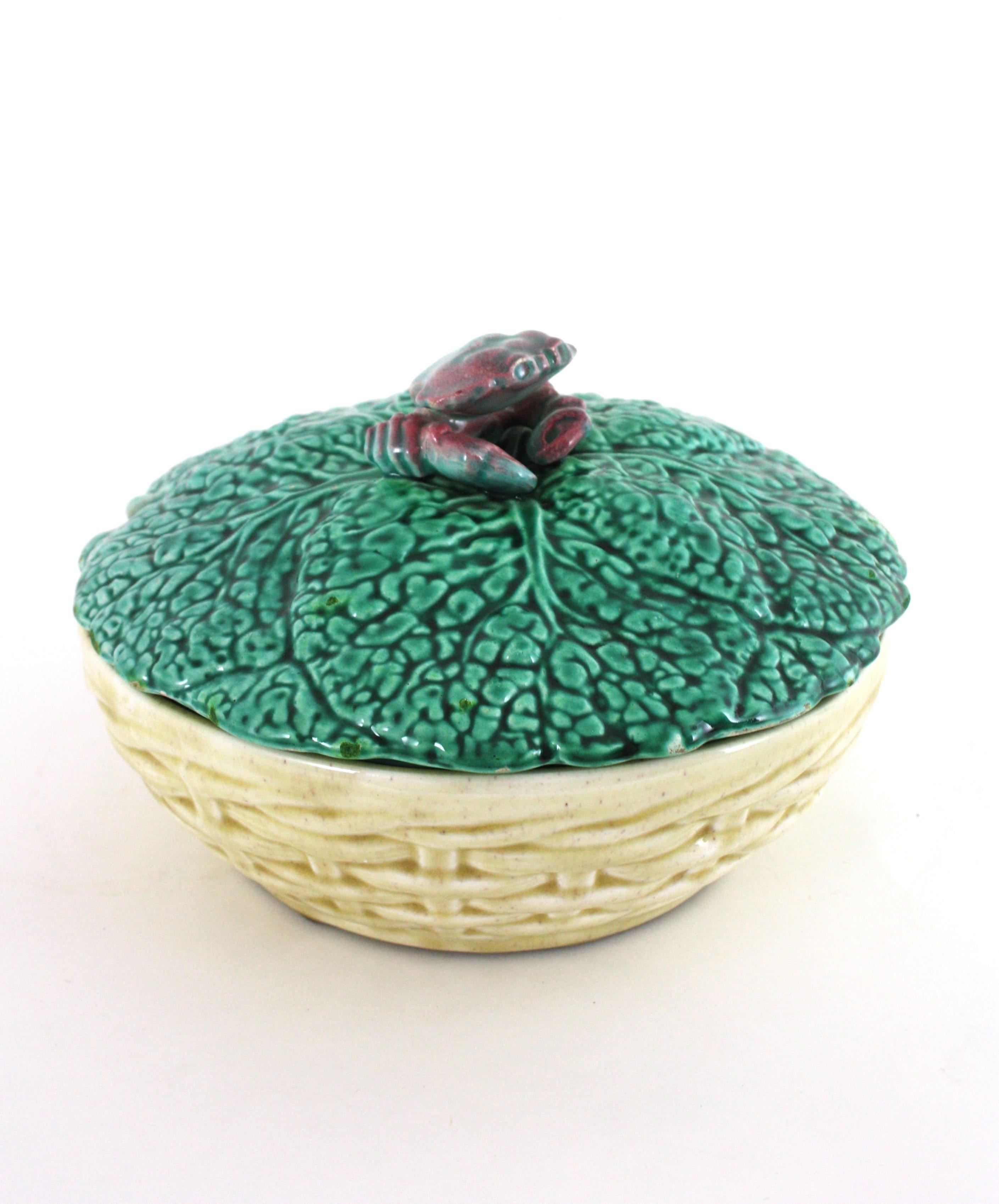 Soupière en céramique majolique avec chou et crabe, Italie 1950 en vente 7