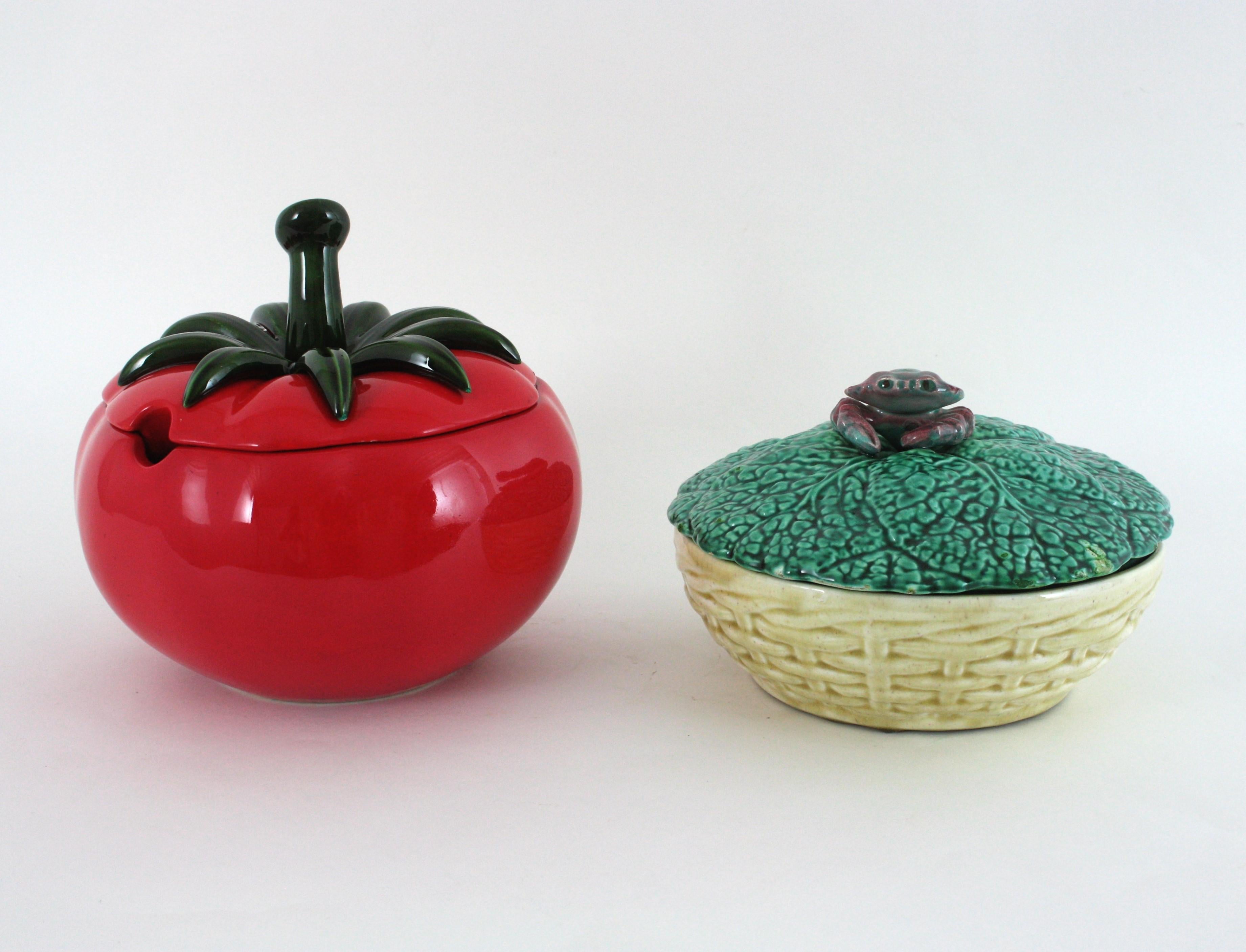 italien Soupière en céramique majolique avec chou et crabe, Italie 1950 en vente