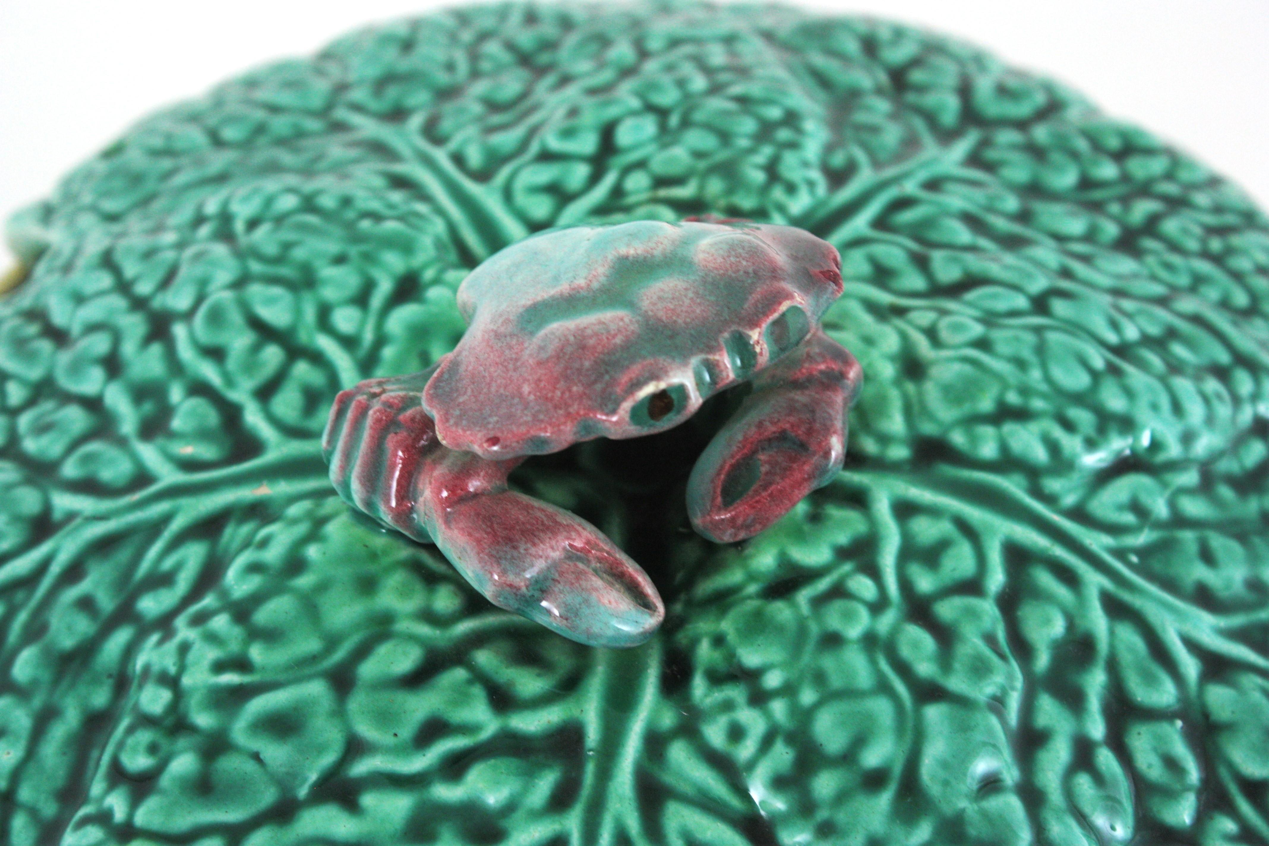 Vernissé Soupière en céramique majolique avec chou et crabe, Italie 1950 en vente