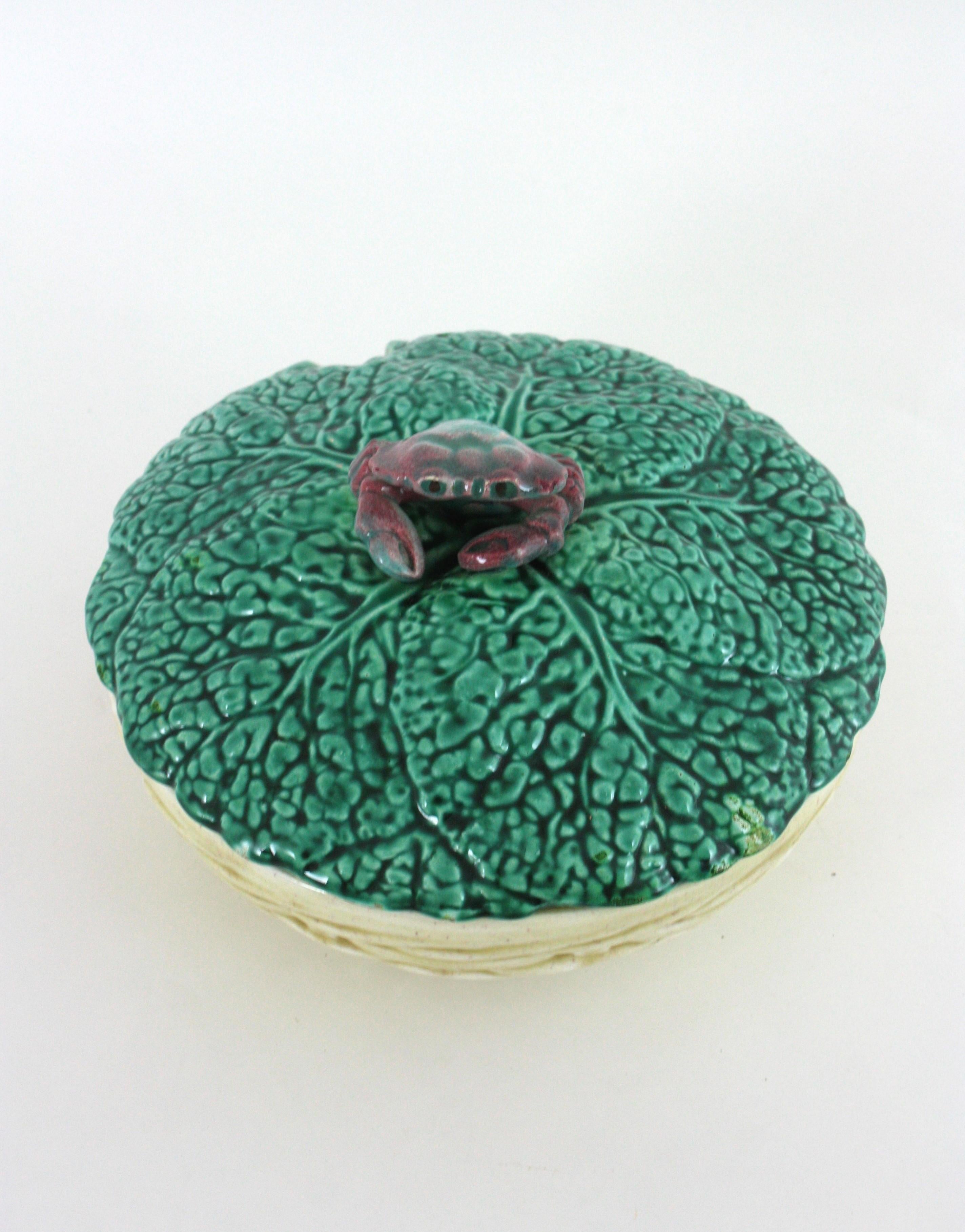 Soupière en céramique majolique avec chou et crabe, Italie 1950 Bon état - En vente à Barcelona, ES