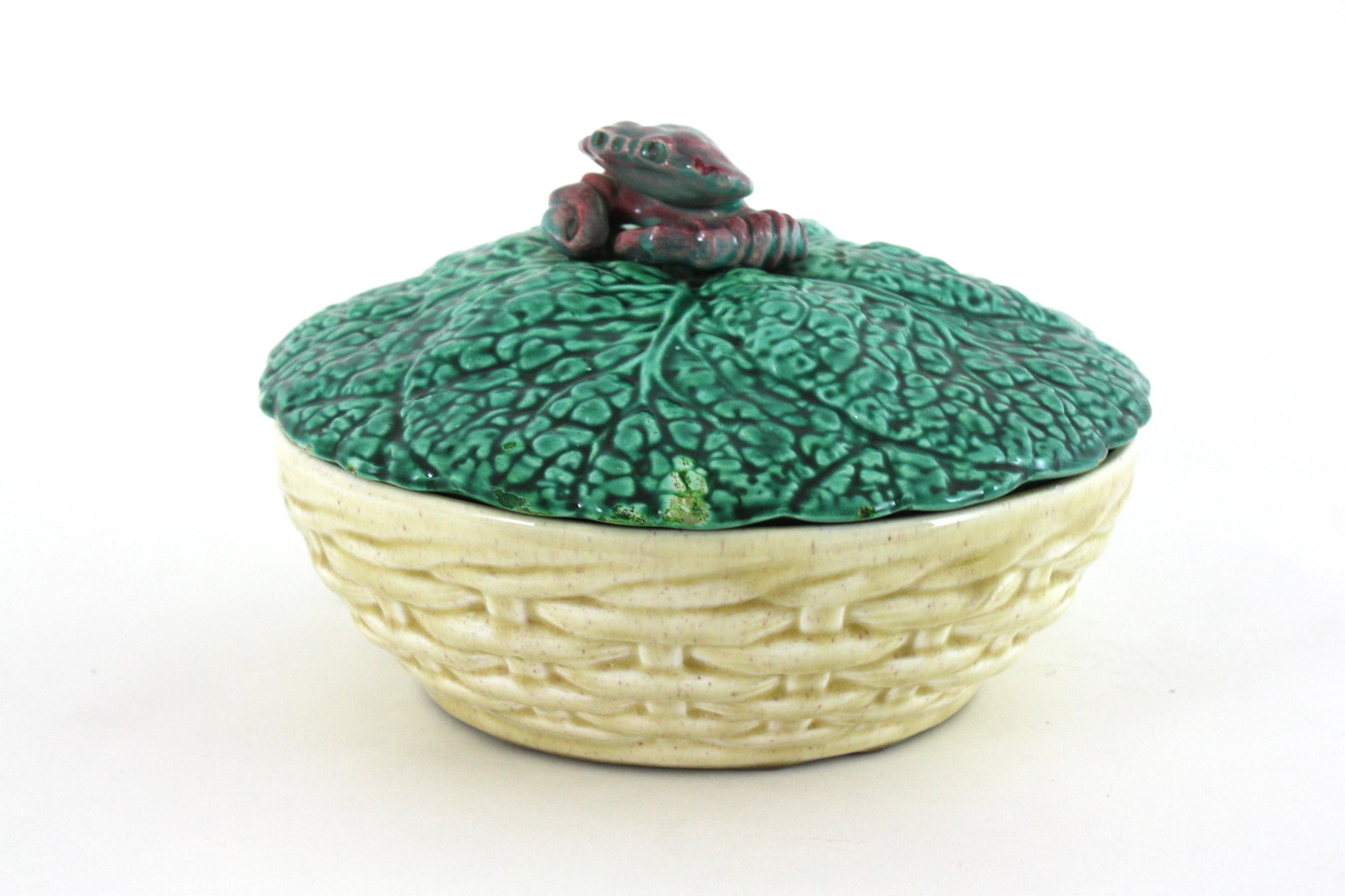 Soupière en céramique majolique avec chou et crabe, Italie 1950 en vente 1