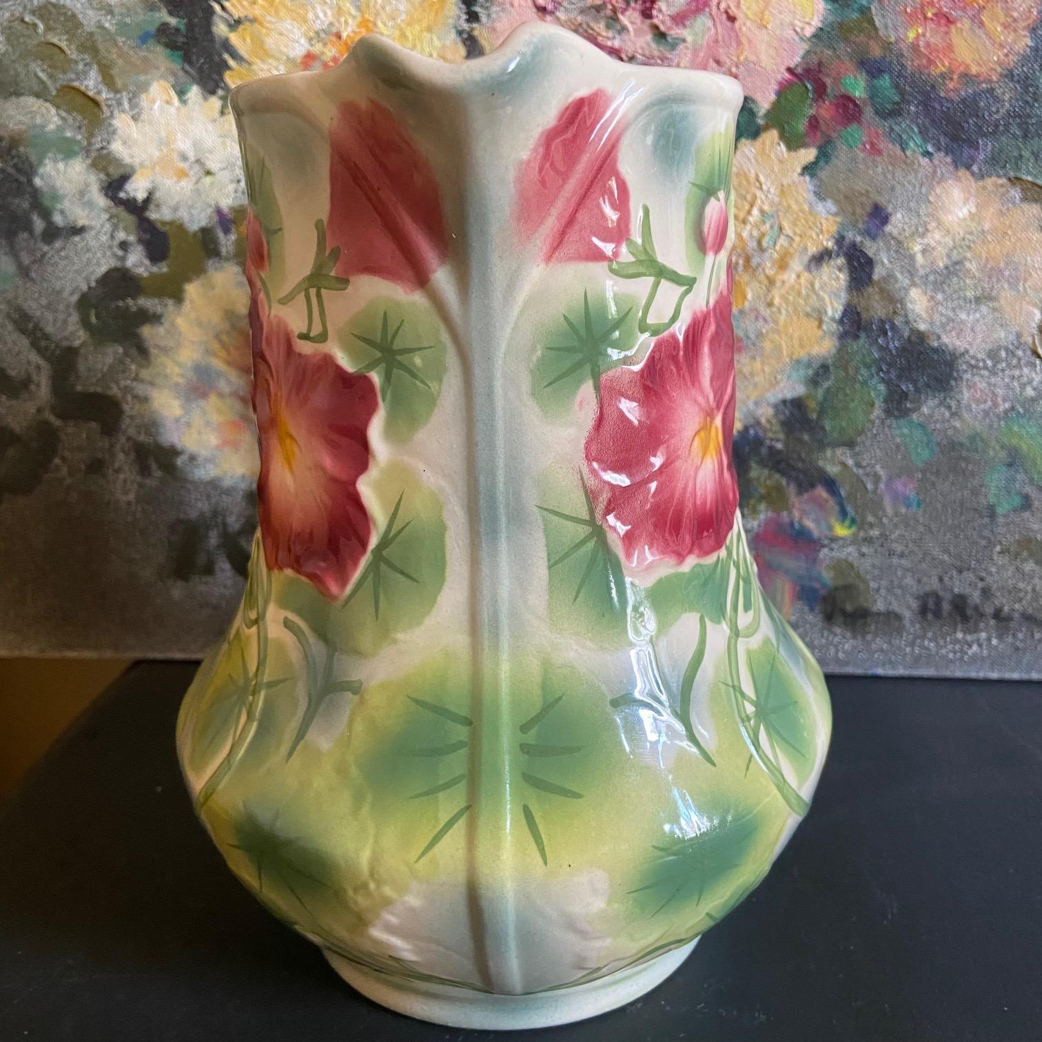 This superb and colorful pitcher will find its place on a joyful and festive table.
Hand painted.
In excellent condition.