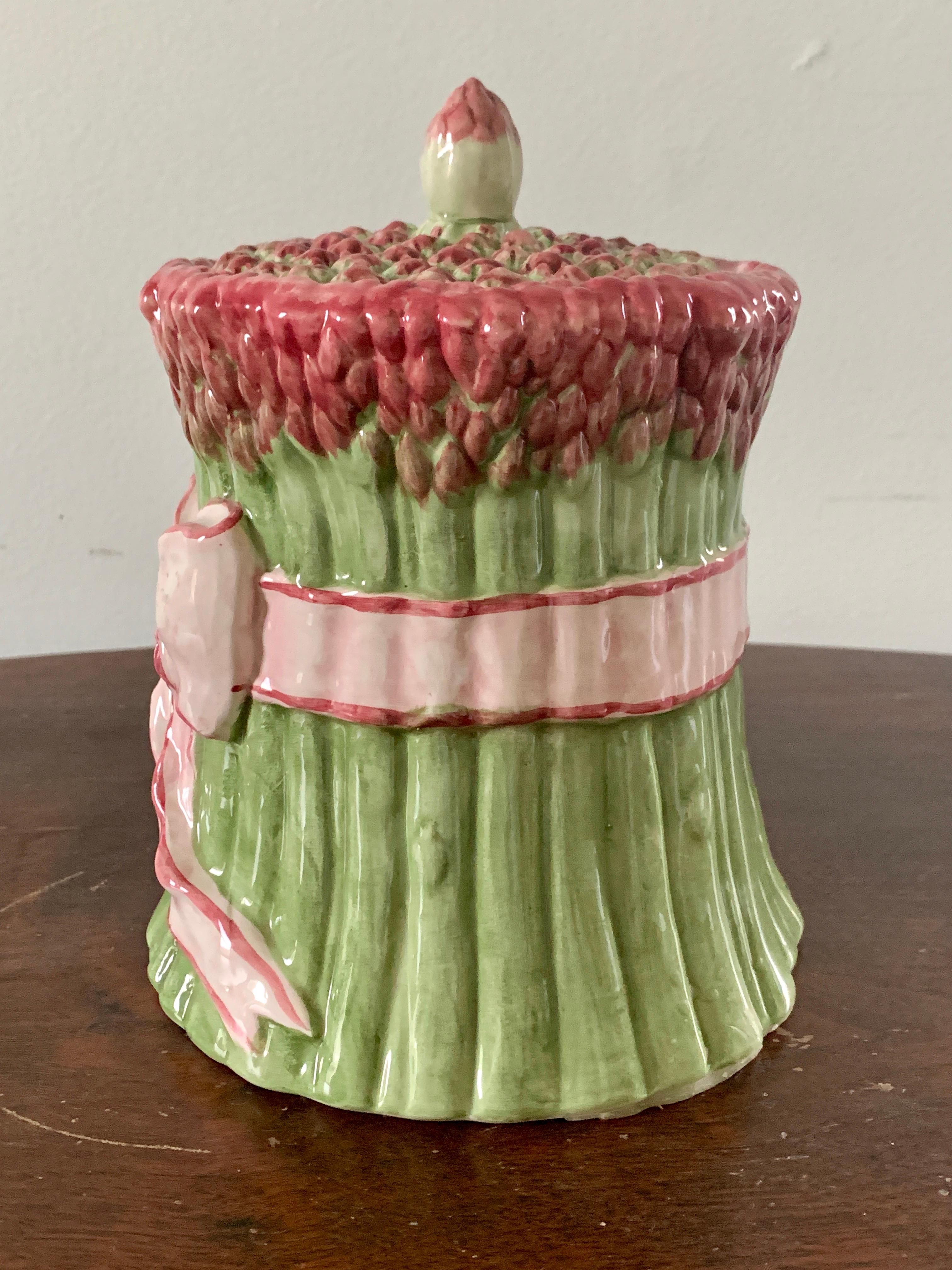 Majolica Ceramic Trompe L'oeil Asparagus Covered Box In Good Condition For Sale In Elkhart, IN