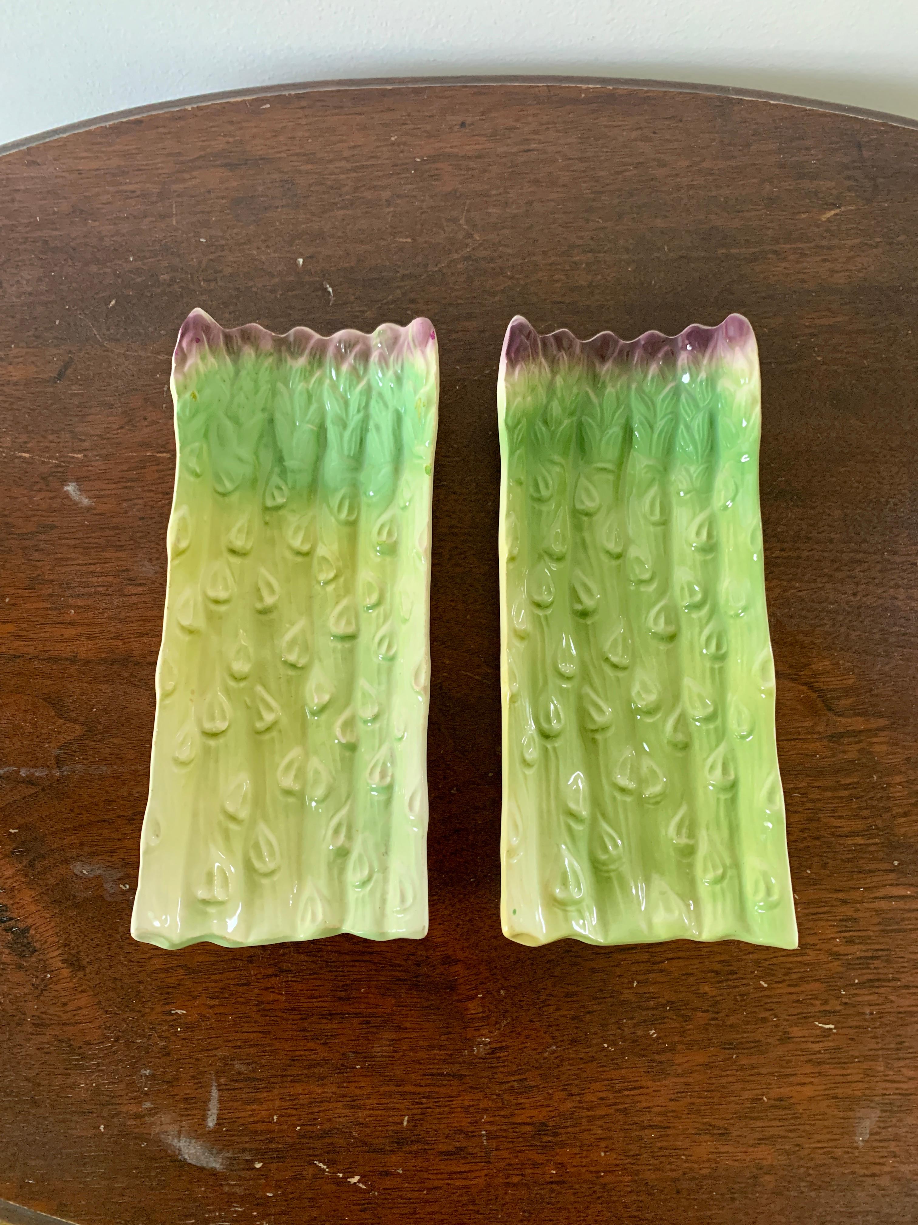 A gorgeous pair of majolica ceramic asparagus dishes

USA, Circa 1980s

Measures: 9.63