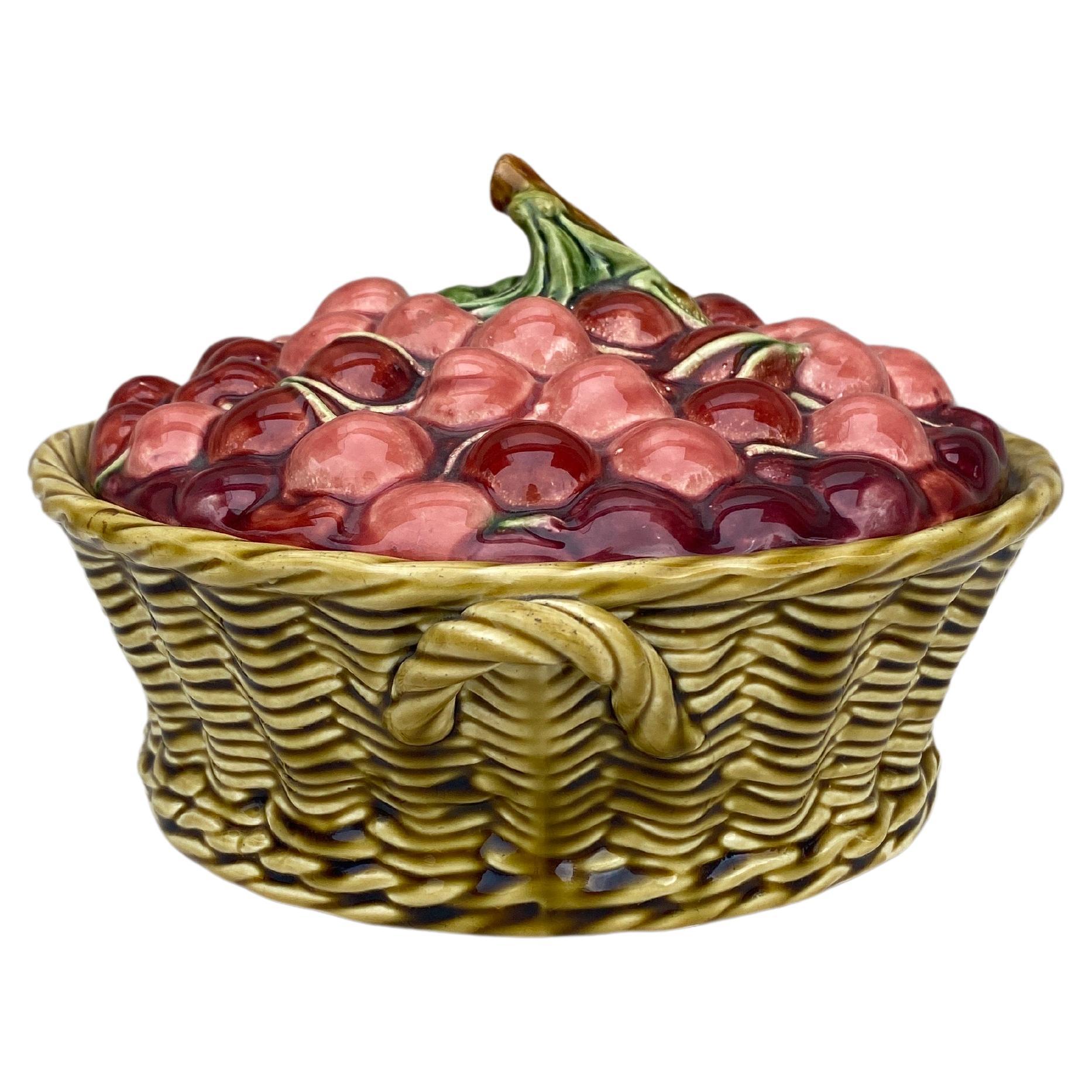 Majolica cherries Basket Sarreguemines, circa 1920.
