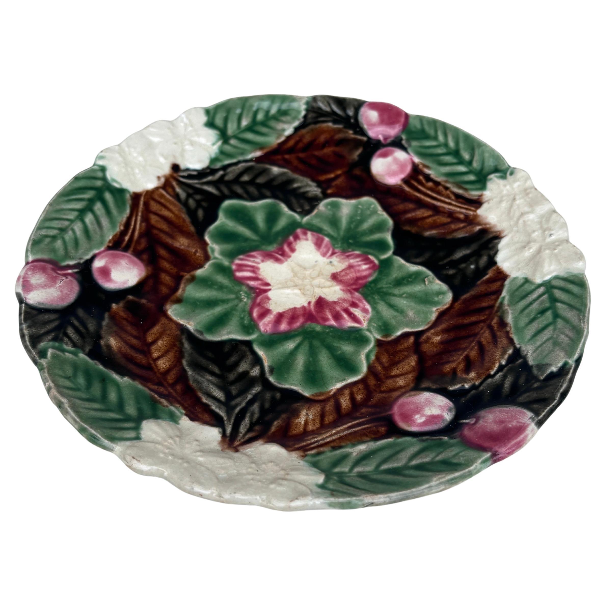 Majolika Kirschen Teller Orchies, um 1910.