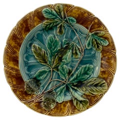 Sarreguemines-Teller aus Kastanienholz mit Blättern aus Majolika, um 1890