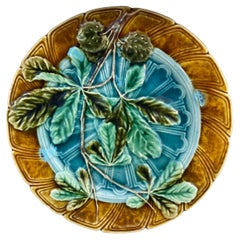 Assiette à feuilles de châtaignier en majolique Sarreguemines, vers 1890