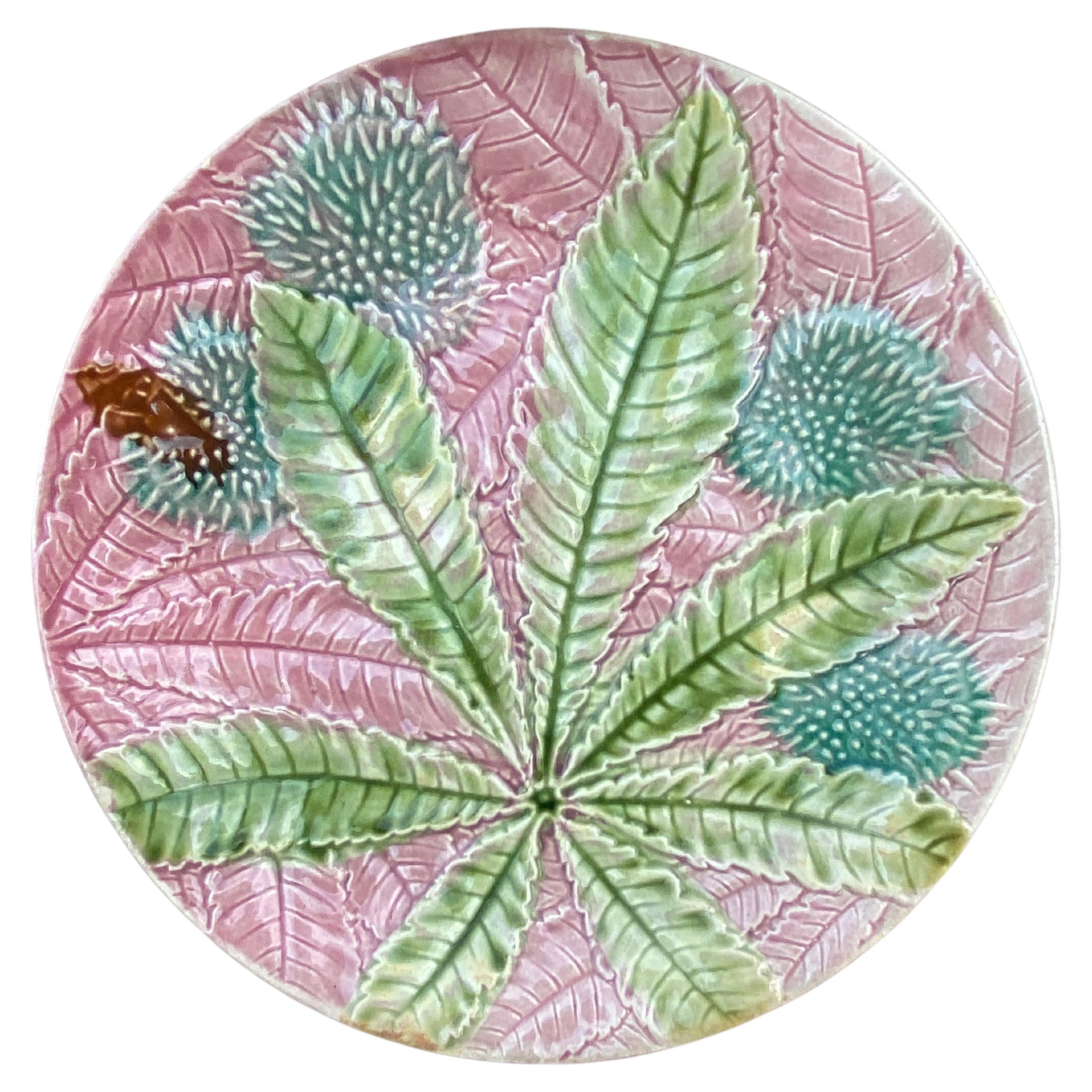 Assiette en majolique à feuilles de châtaignier Salins, vers 1880