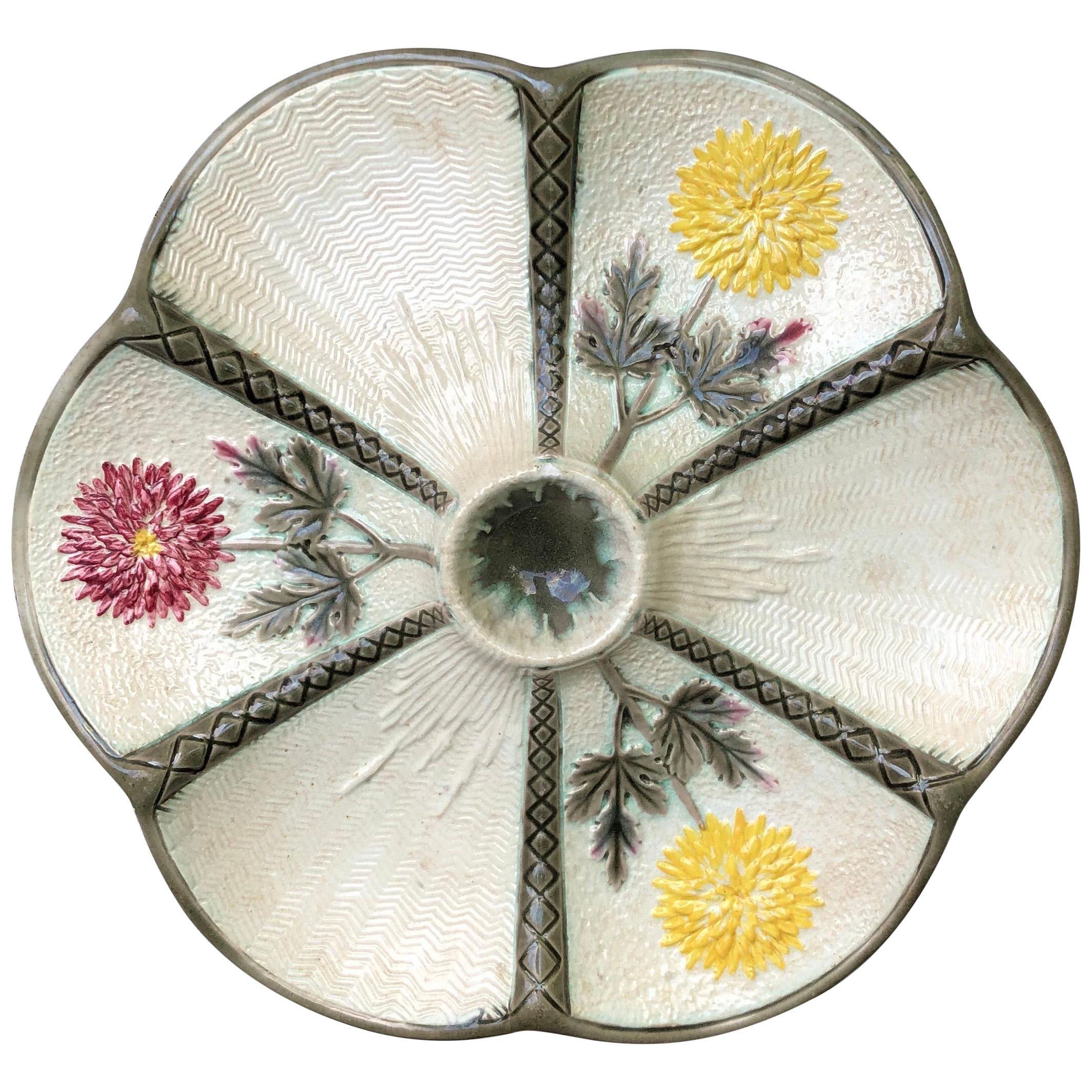 Majolica Chrysanthemum Oyster Plate Wedgwood, circa 1875 For Sale