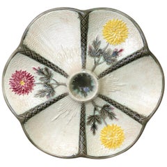 Assiette à huîtres en majolique chrysanthème Wedgwood:: vers 1875