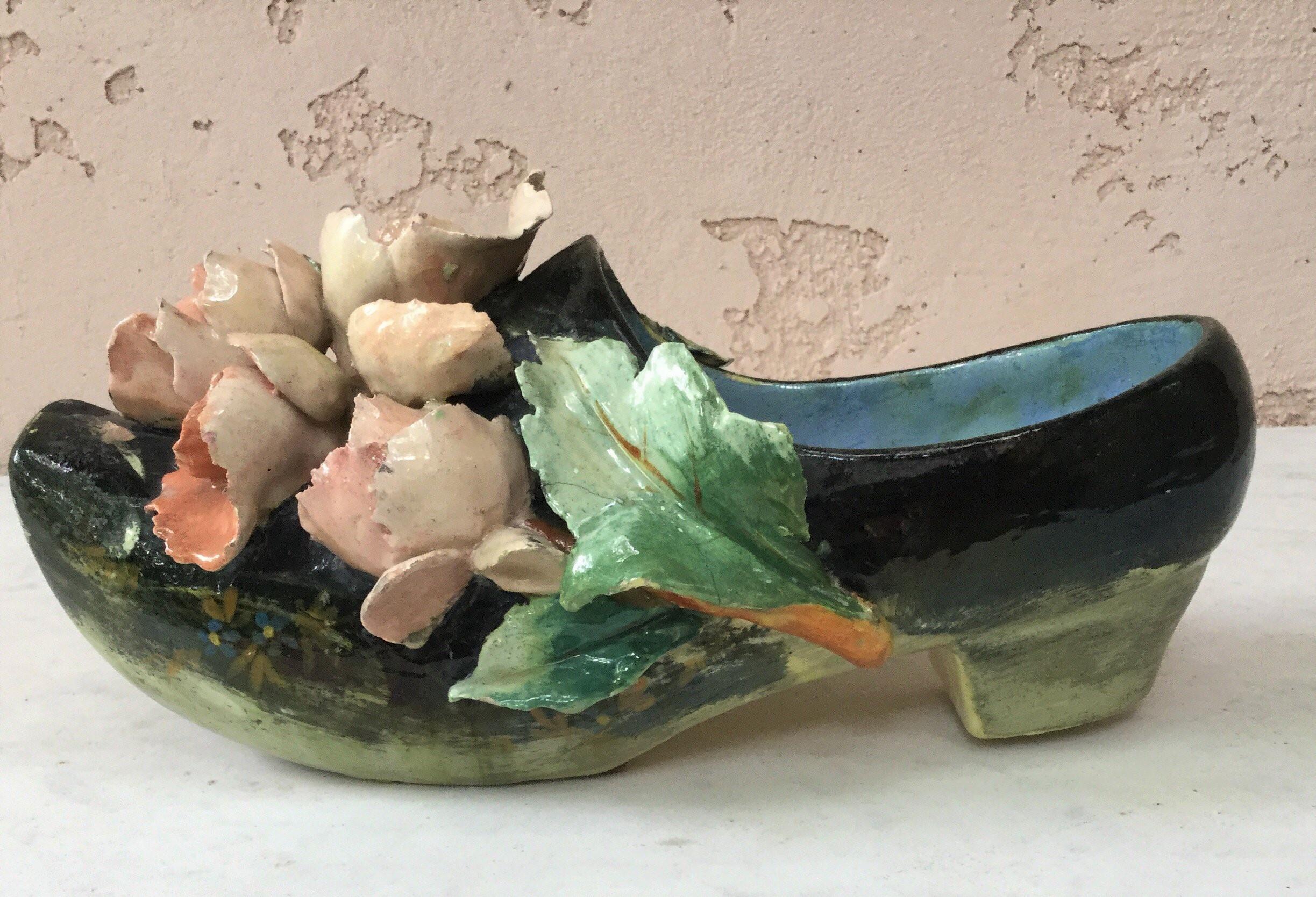 Large Majolica clog with pink flowers signed Edouard Gilles, circa 1880.