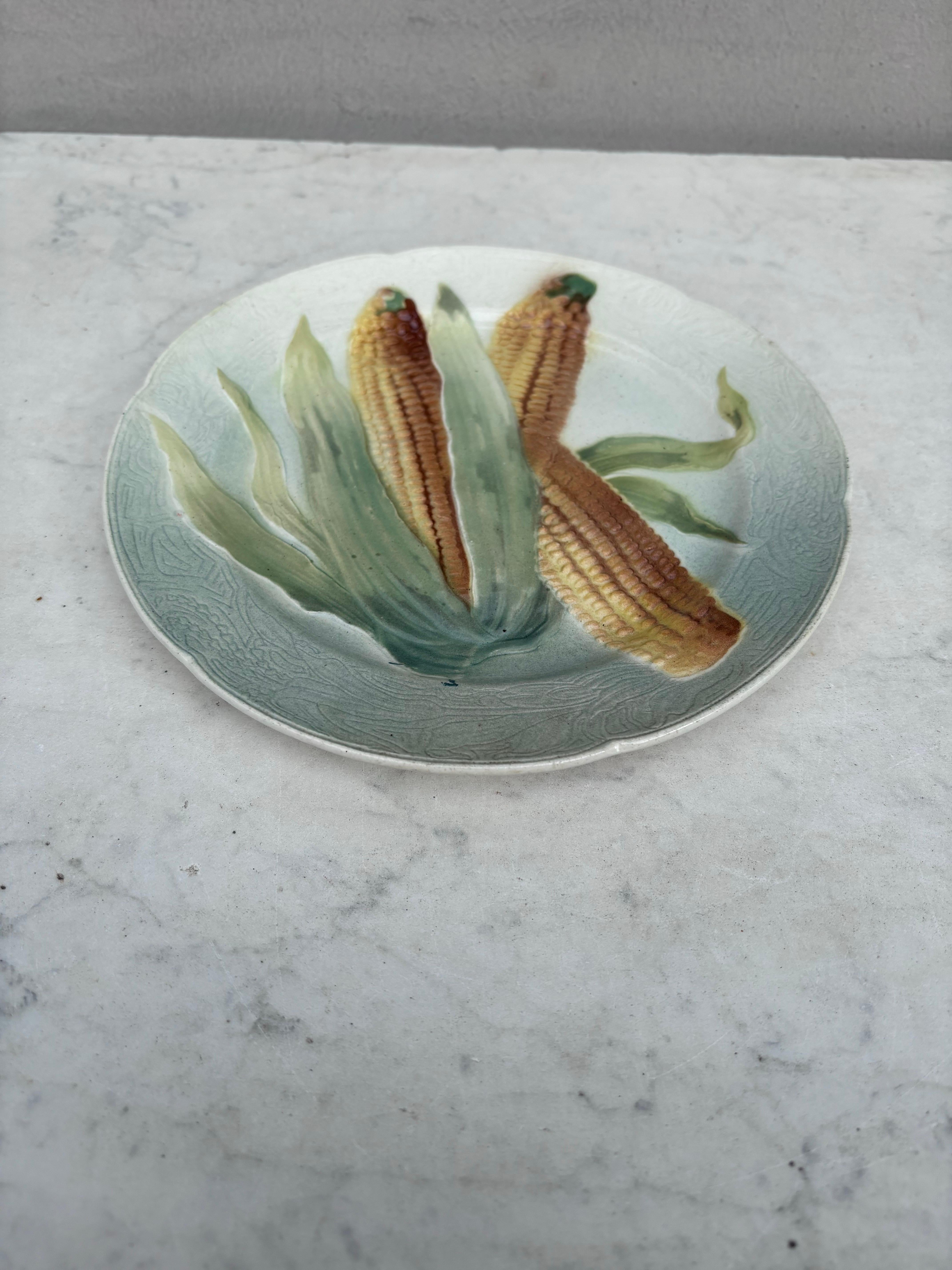 Plato de mayólica de maíz Keller & Guerin Saint Clement.
  