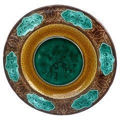 Assiette à groseilles en majolique de Sarreguemines, vers 1870