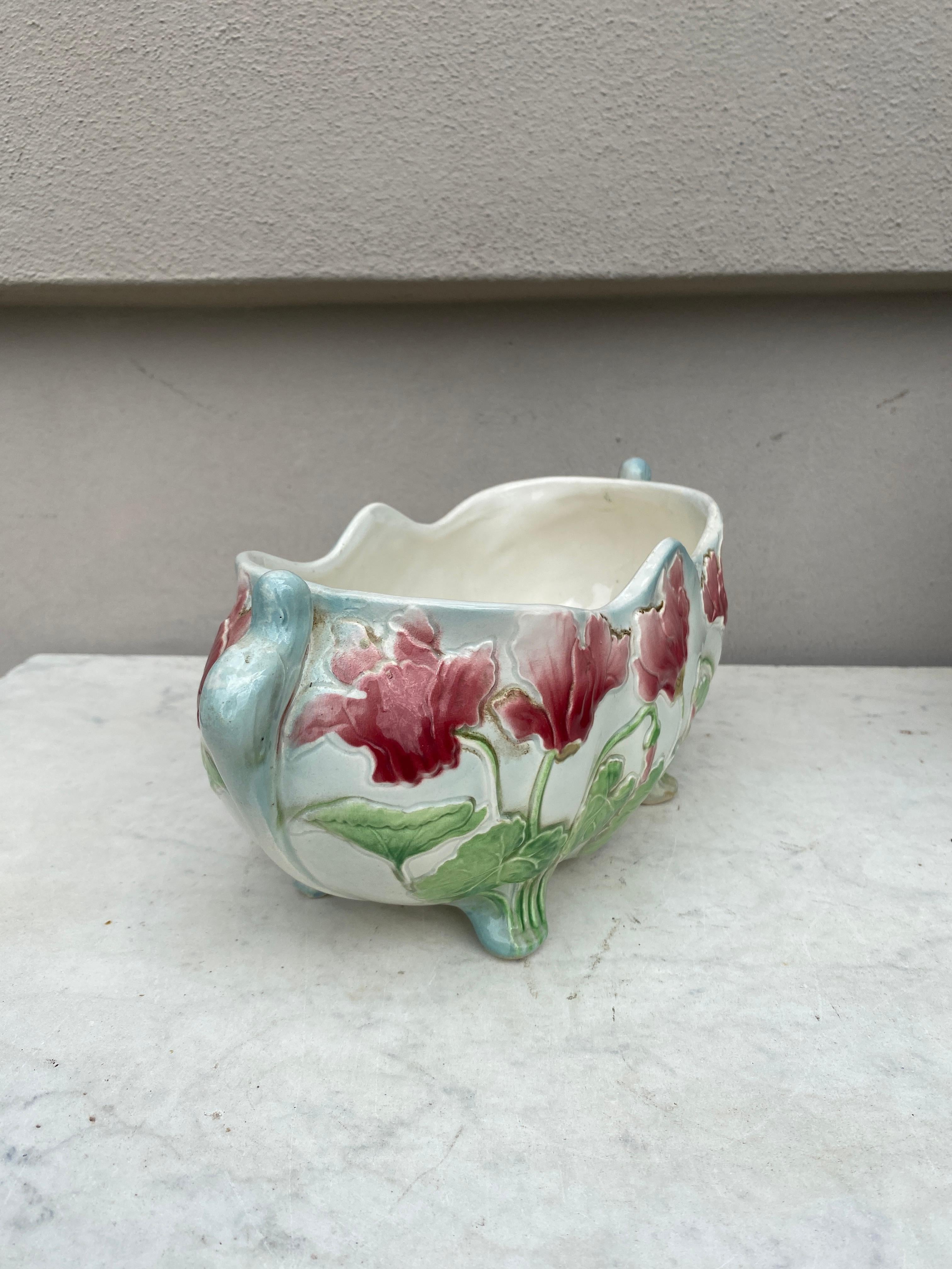 Art nouveau Jardinière à cyclamens en majolique Keller & Guerin Saint Clement, vers 1900 en vente
