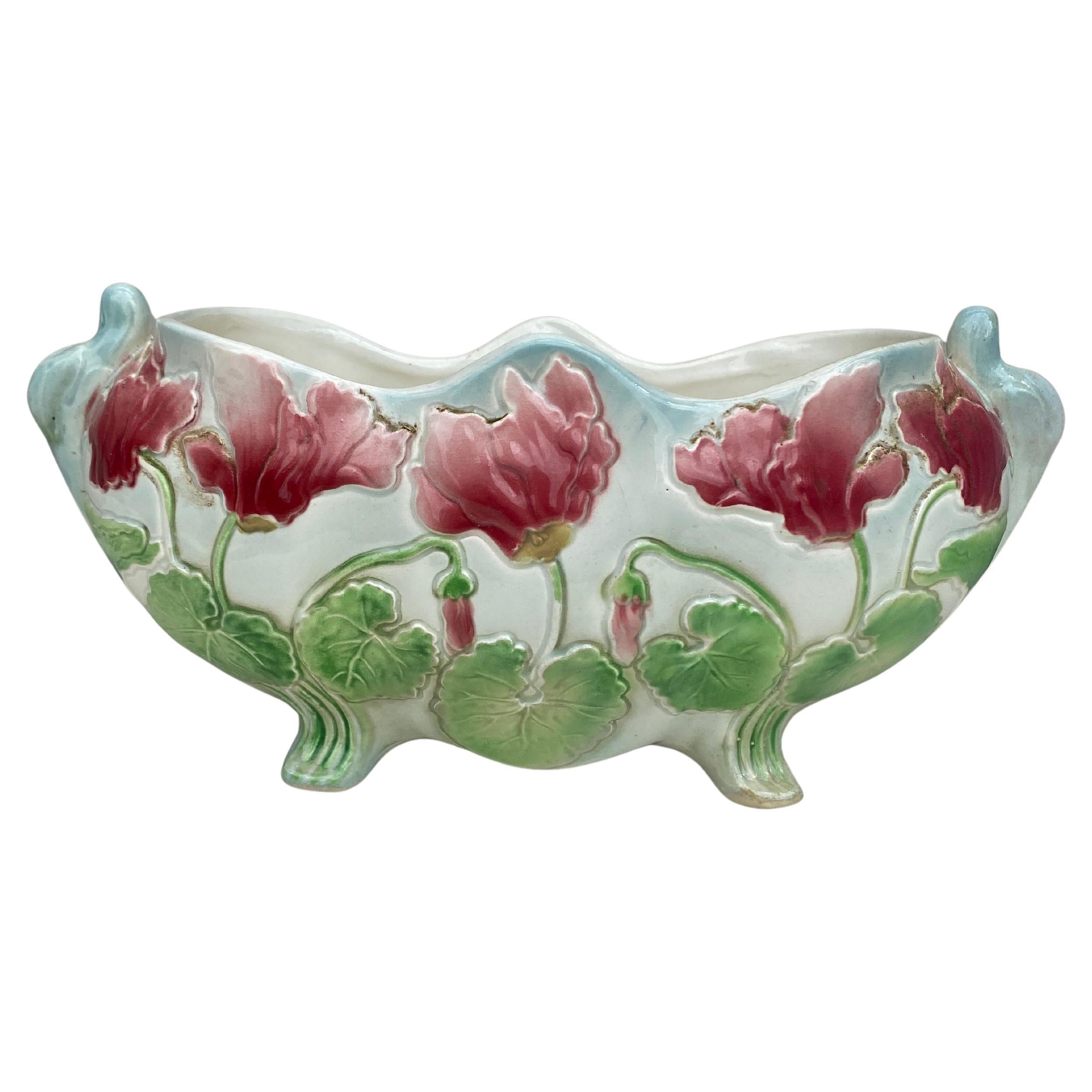 Jardinière à cyclamens en majolique Keller & Guerin Saint Clement, vers 1900