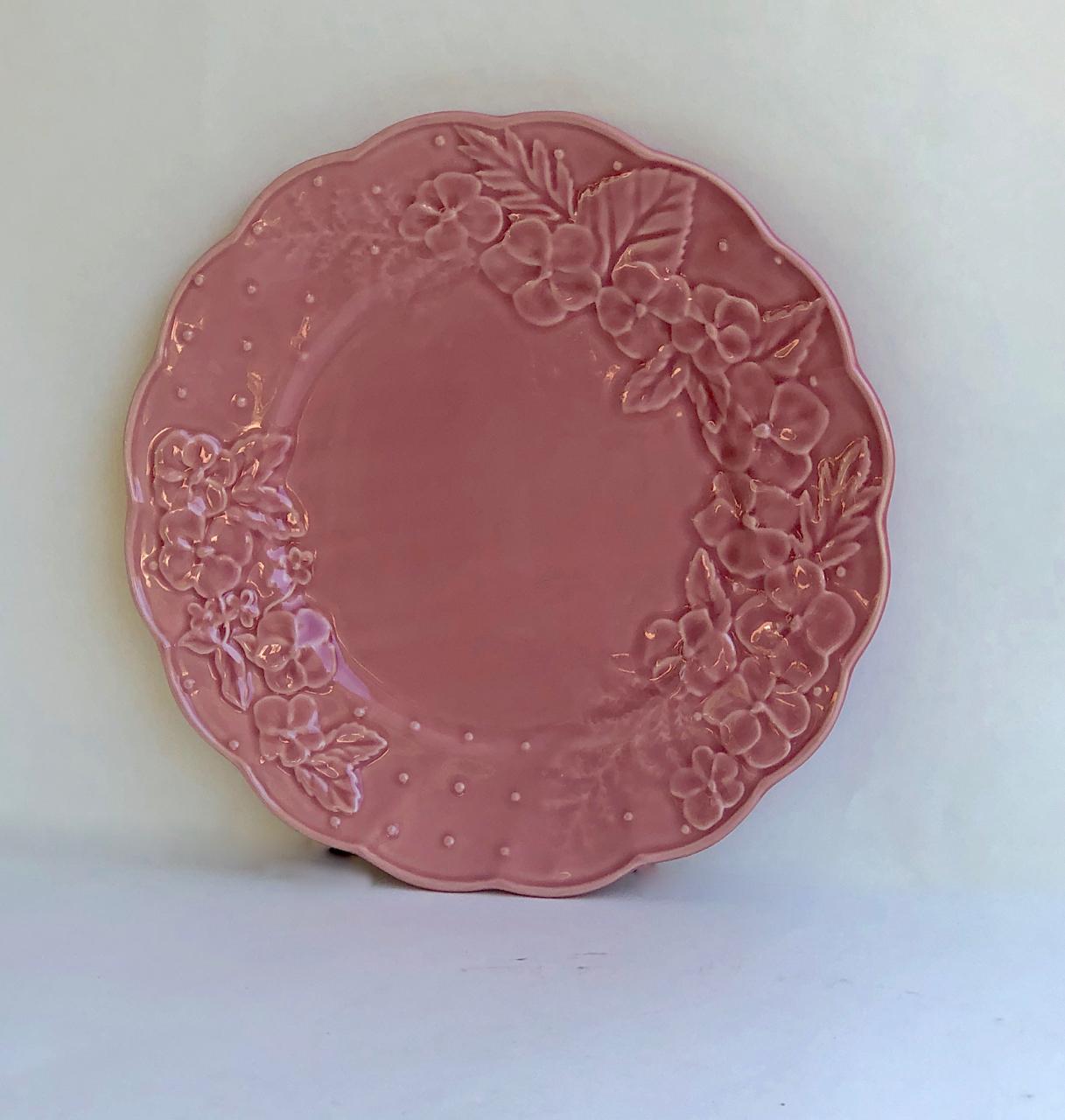 This is superb set of 12 Bordallo Piniero Dinner Plates in a discontinued pansy-inspired pattern. The rich coral glaze is unusual and very current. All 12 plates are in excellent/mint condition. These plates would make a great wall decoration when