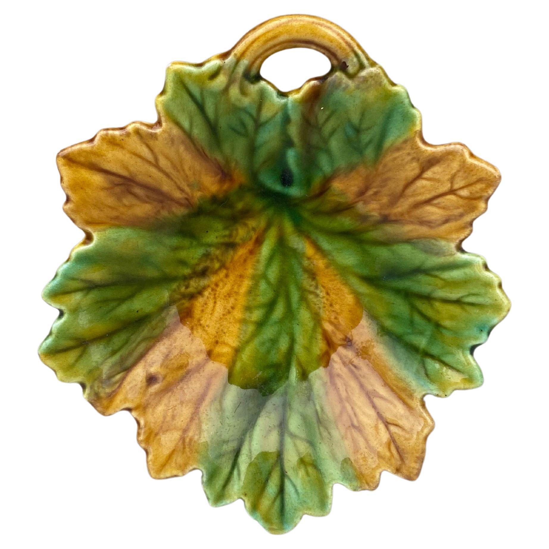 Majolica dish leaf Villeroy & Boch, Circa 1890.