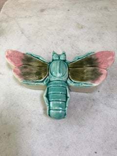 Pochette murale en faïence avec libellule, Desvres, vers 1900