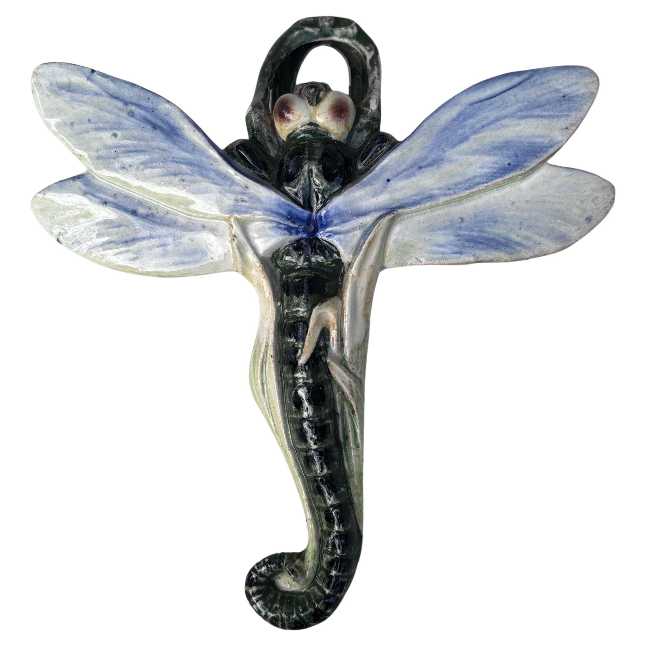 Tasca da parete in maiolica Dragonfly Fives Lille, circa 1900