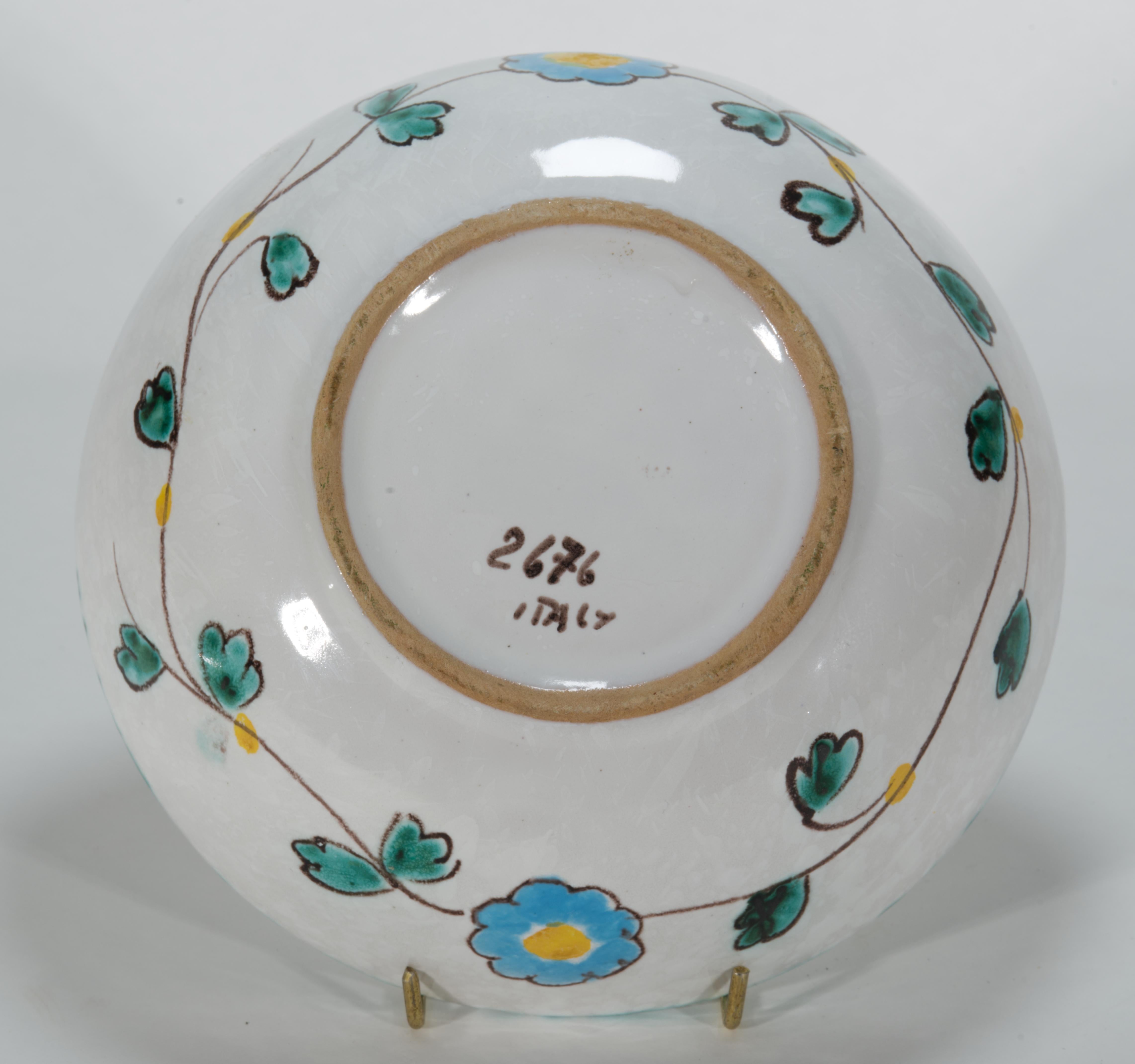 Cassettiera in maiolica con coperchio e manico di cavallo, fiori blu e bianchi, Italia in vendita 2