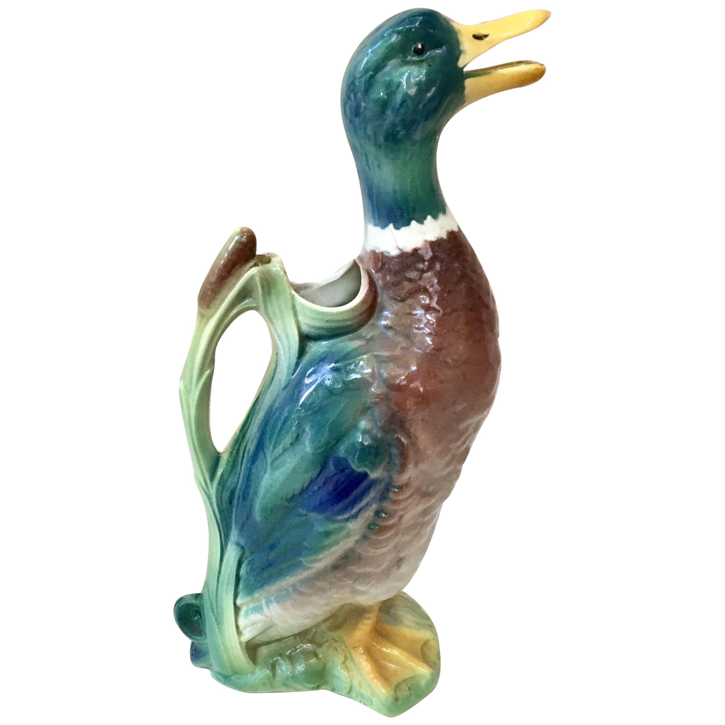 Pichet en majolique en forme de canard de Keller et Guerin Saint Clement, vers 1900