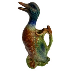 Brocca in maiolica con germano reale Keller et Guerin Saint Clement, circa 1900