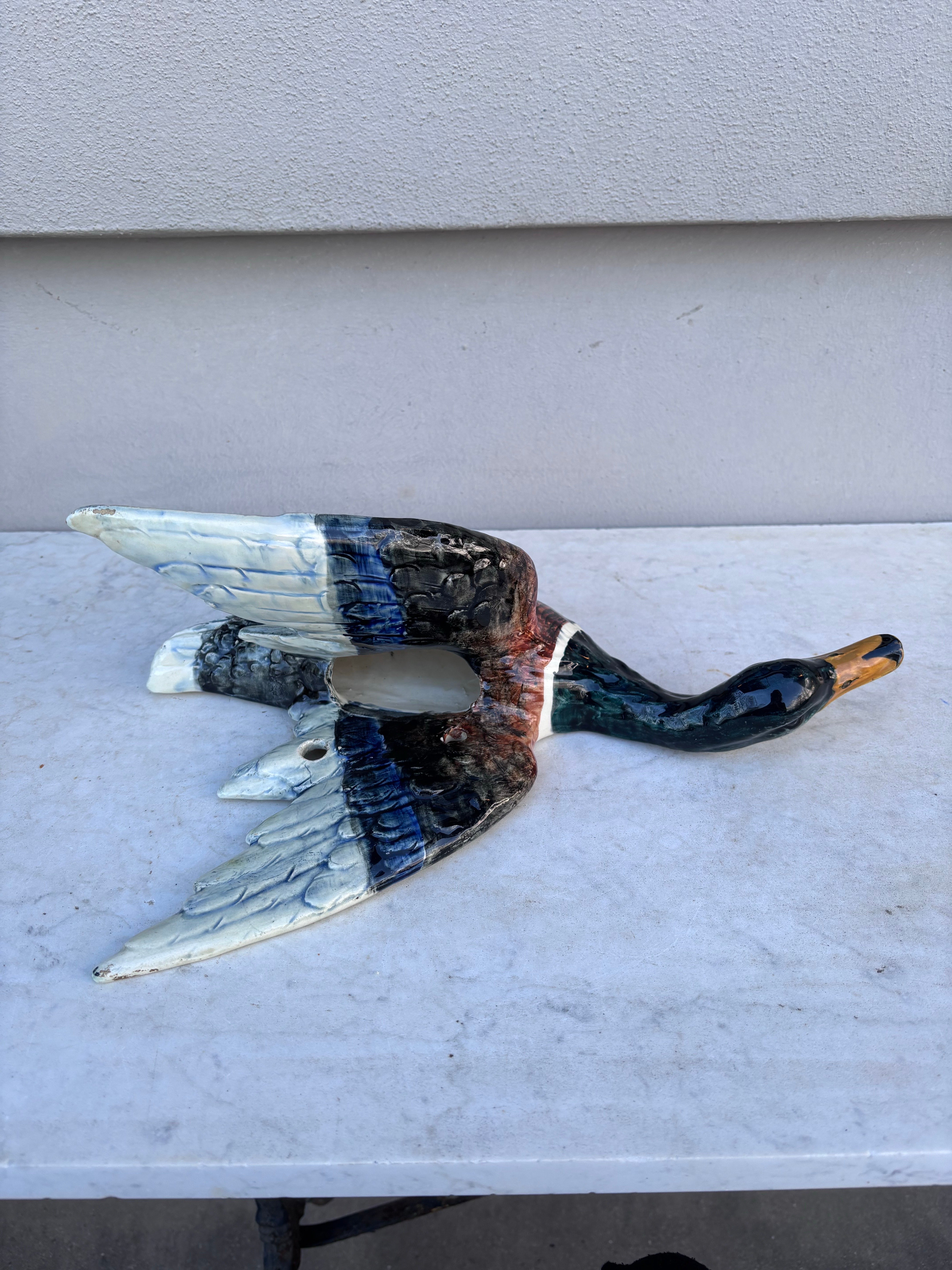 Bolsillo de pared de mayólica de pato Delphin Massier, circa 1890 en venta 3