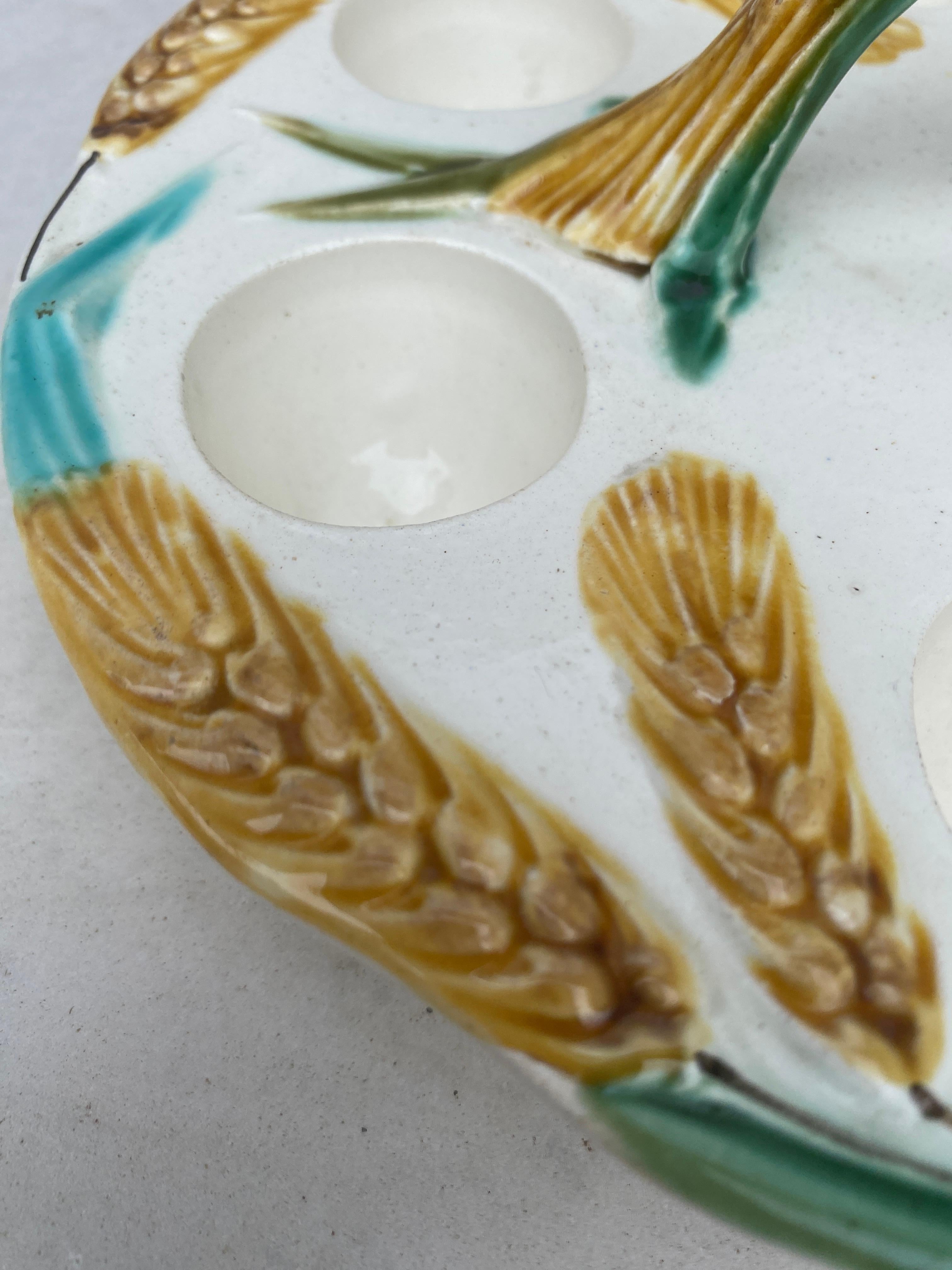Country Majolica Egg Handled Plate with Wheat, circa 1900 For Sale