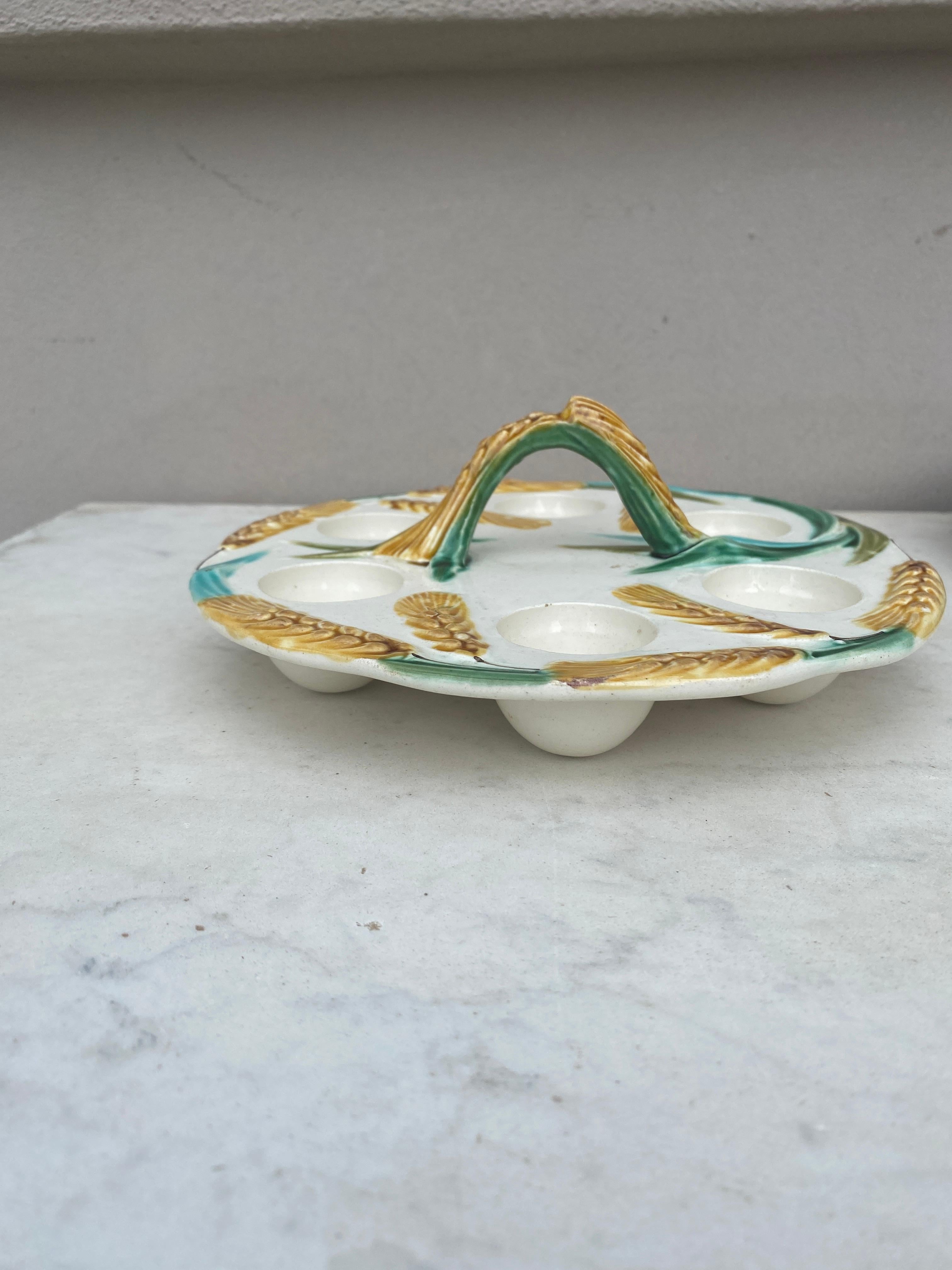 Majolica Egg Handled Plate with Wheat, circa 1900 In Excellent Condition For Sale In Austin, TX