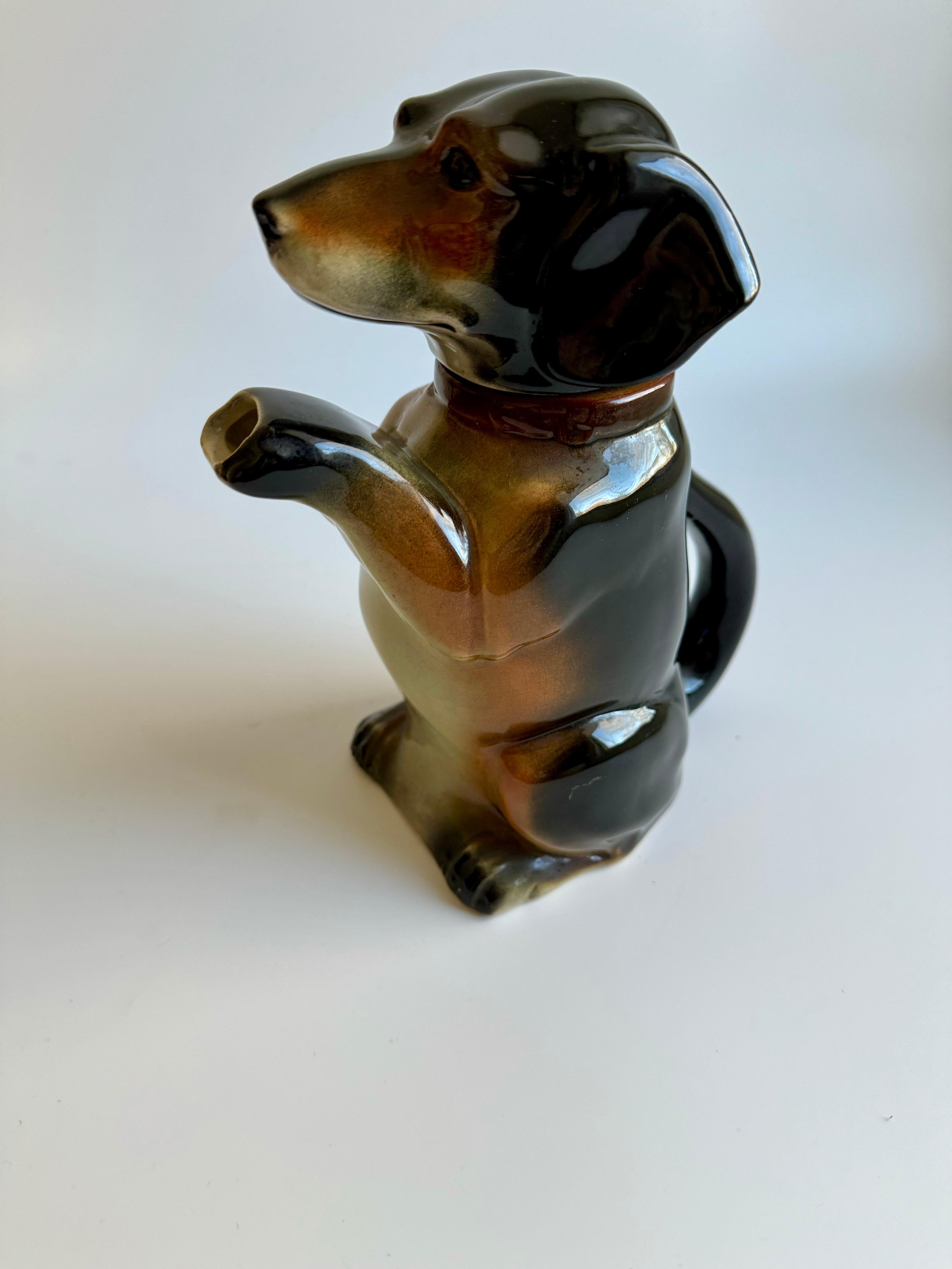 Majolika Erphila Dachshund Hunde-Teekanne ca. 1920-1940 Hergestellt in Deutschland (20. Jahrhundert) im Angebot