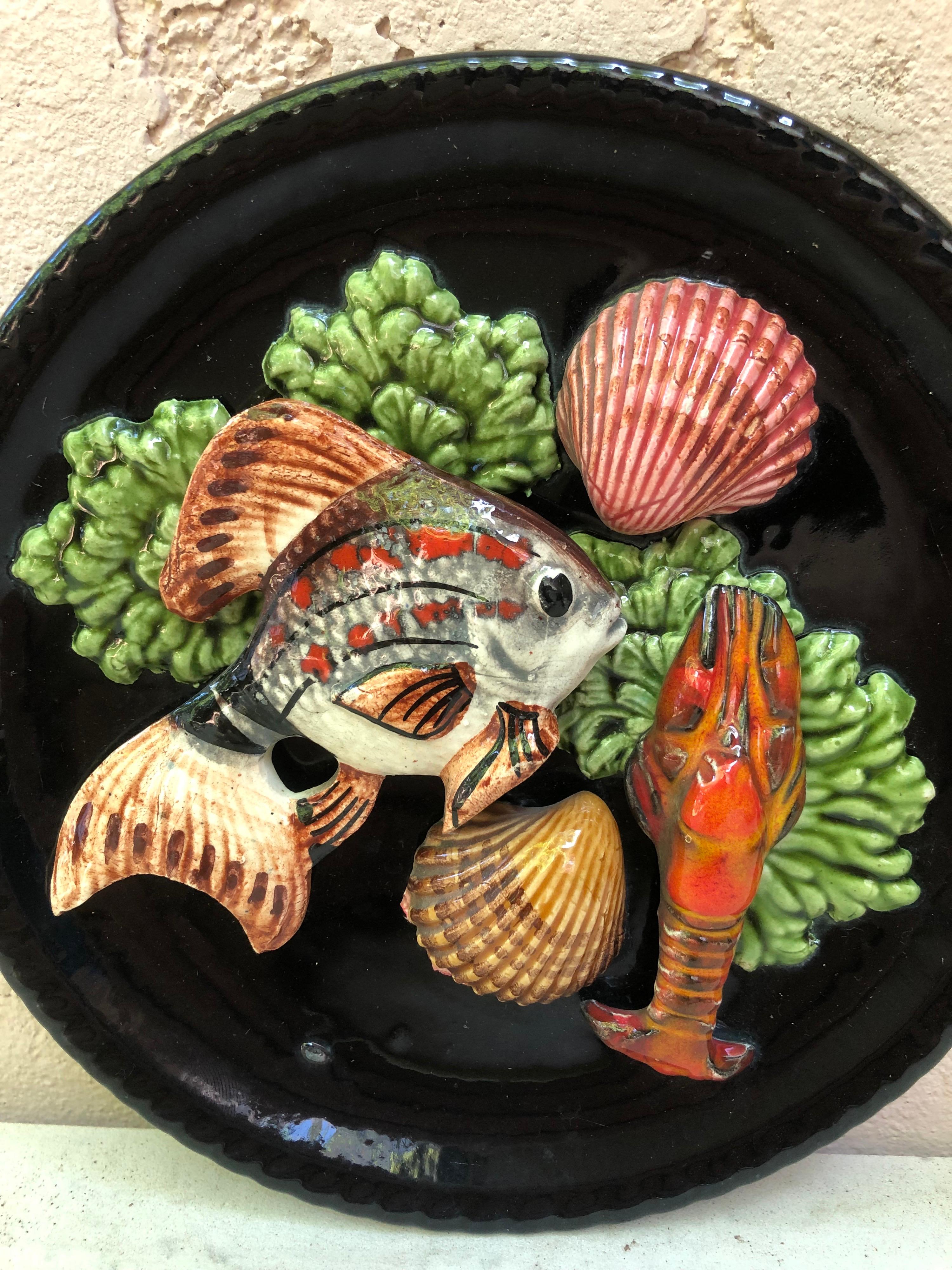 Majolica sealife platter Vallauris, circa 1950.
High relief of fish, seaweeds, shells and lobster.
Nautical style.
 