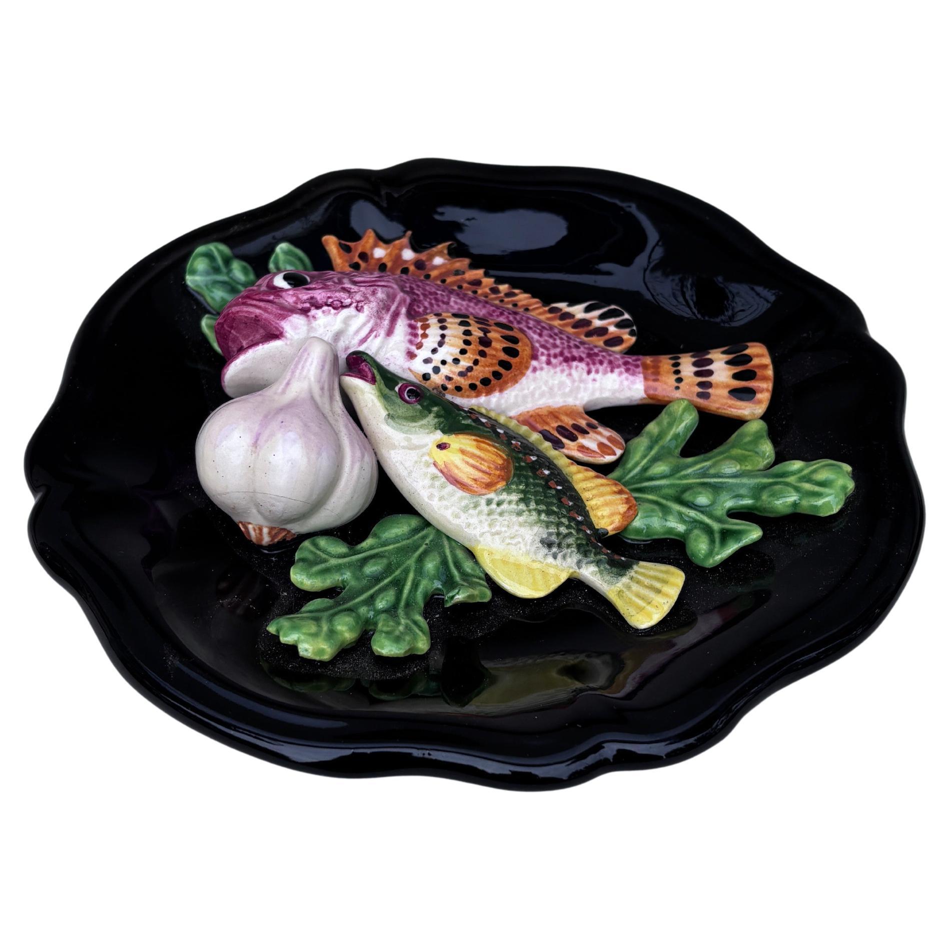 Plato de mayólica Vallauris, circa 1950 Moderno de mediados de siglo en venta
