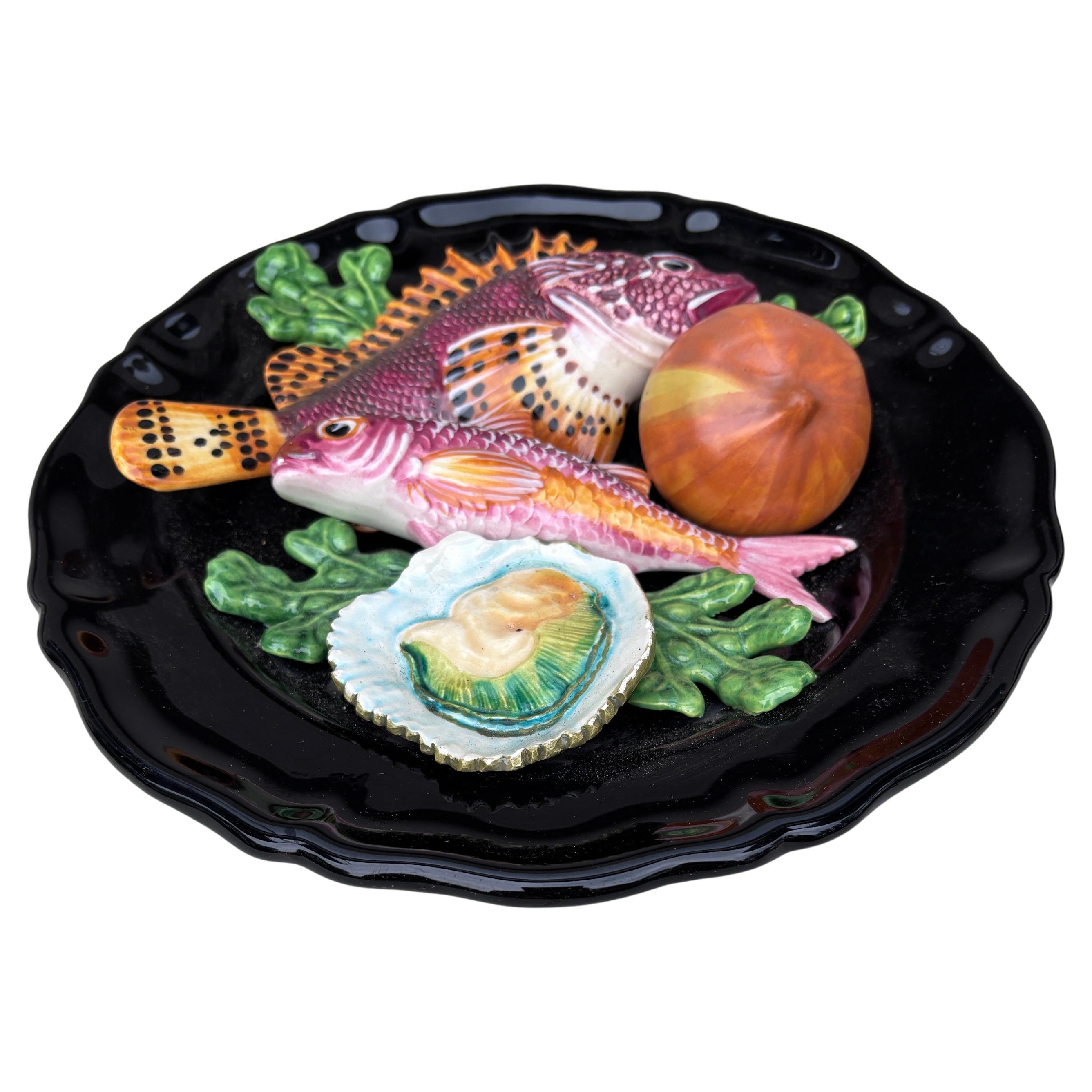 Plato de mayólica Vallauris, circa 1950 Moderno de mediados de siglo en venta