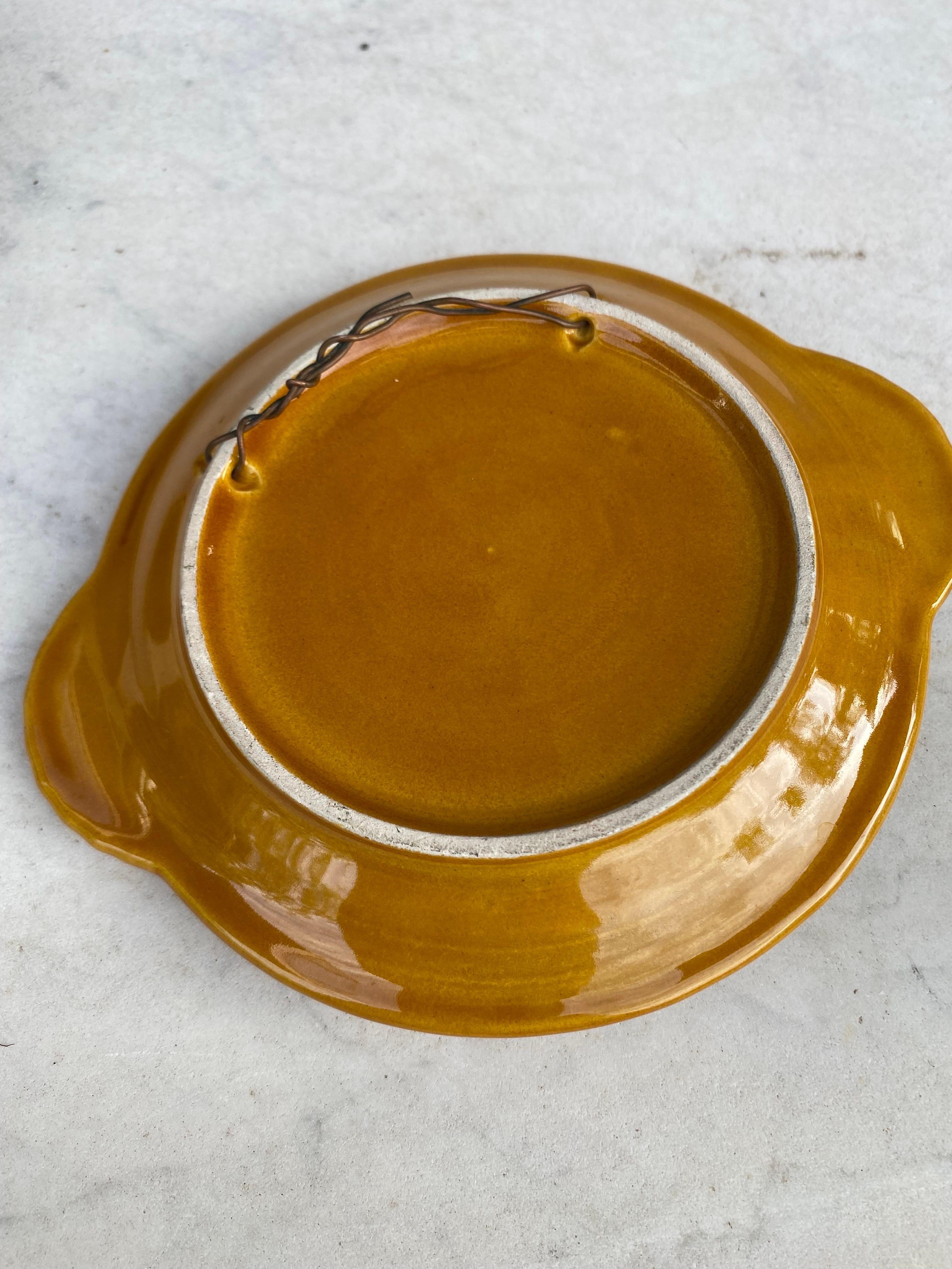 Plato de mayólica Vallauris, circa 1950 Francés en venta