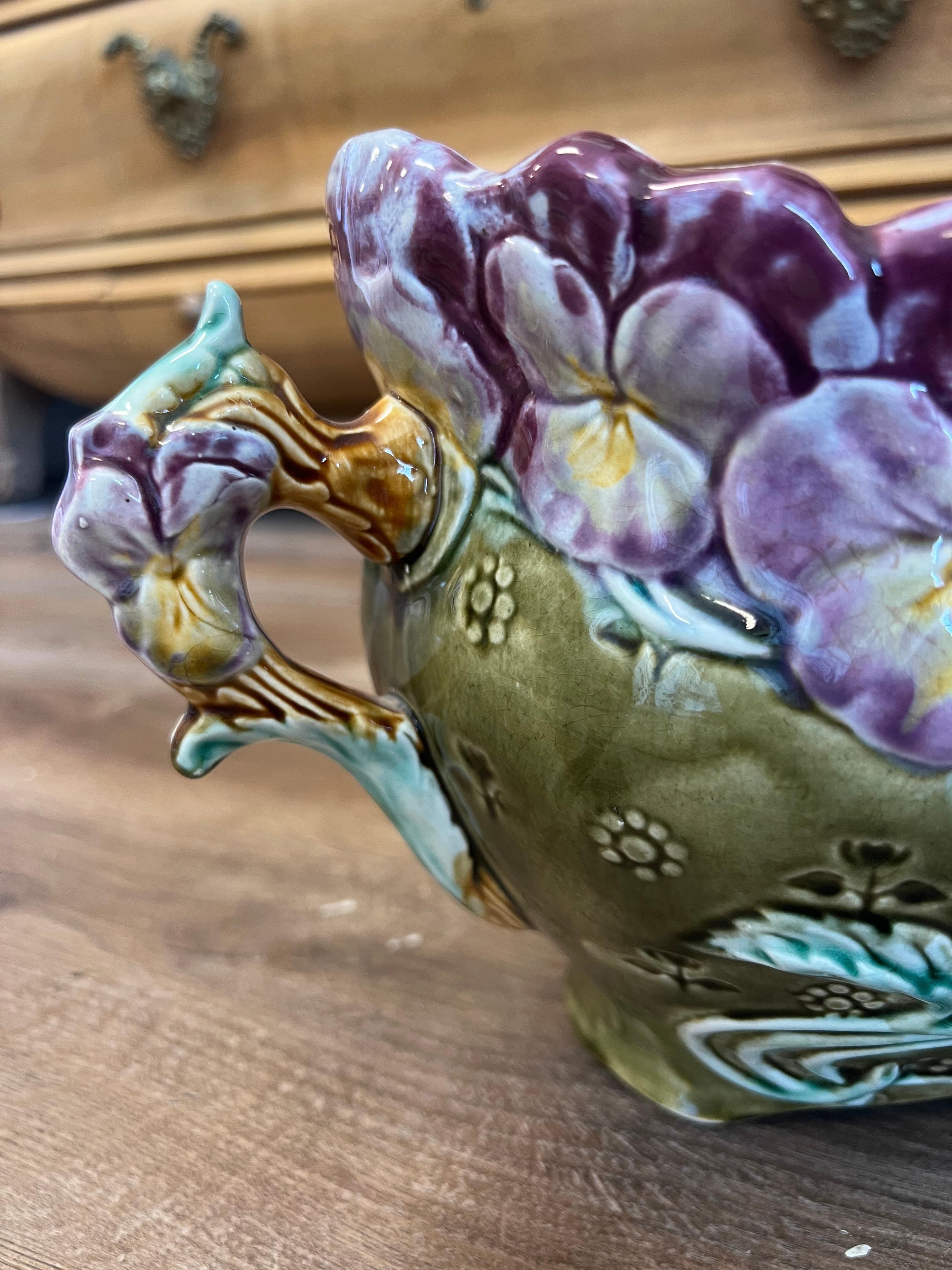 Majolica Flower Planter In Good Condition In Madison, MS