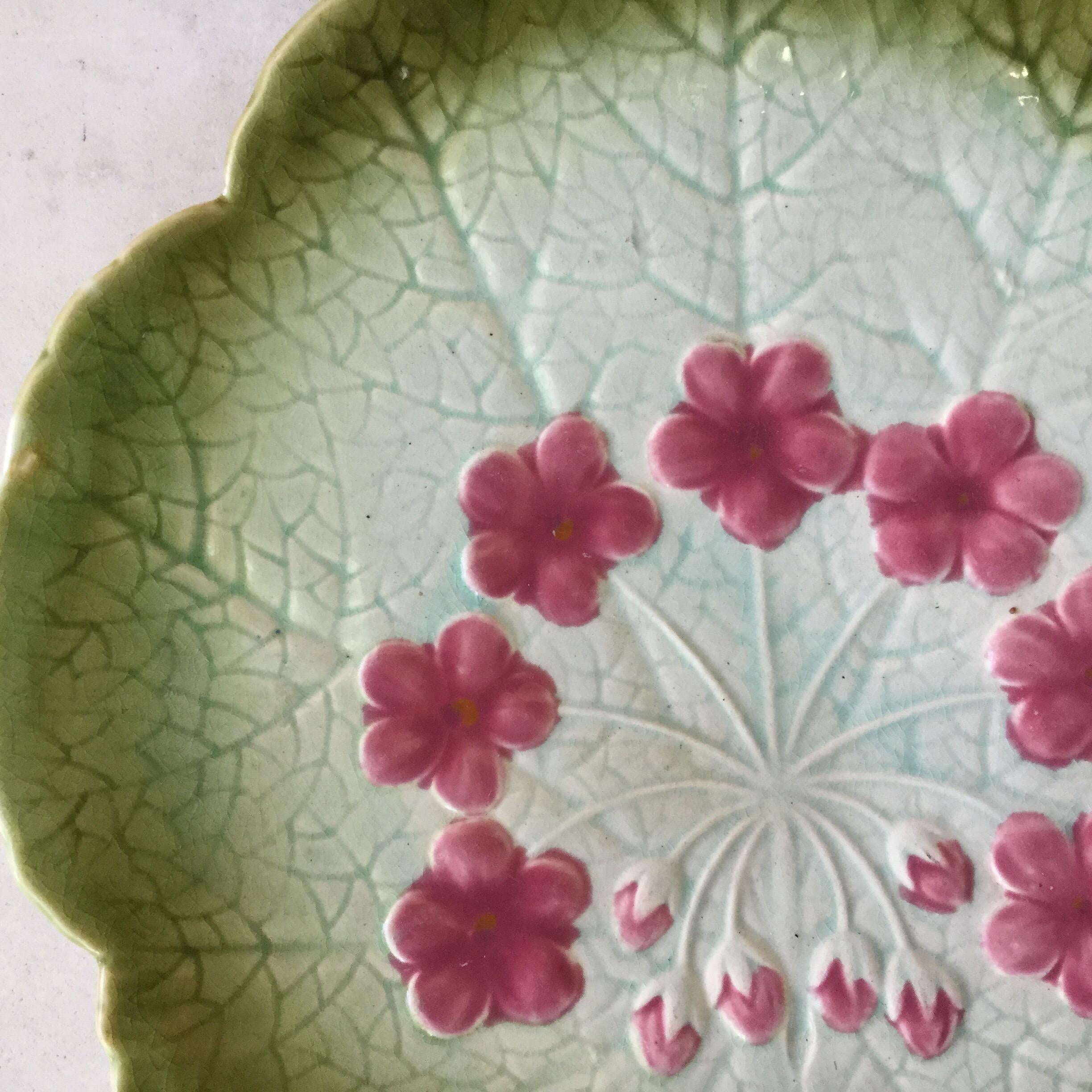 Majolica flower plate signed Sarreguemines, circa 1890.
In a leaf shape with pink flowers.