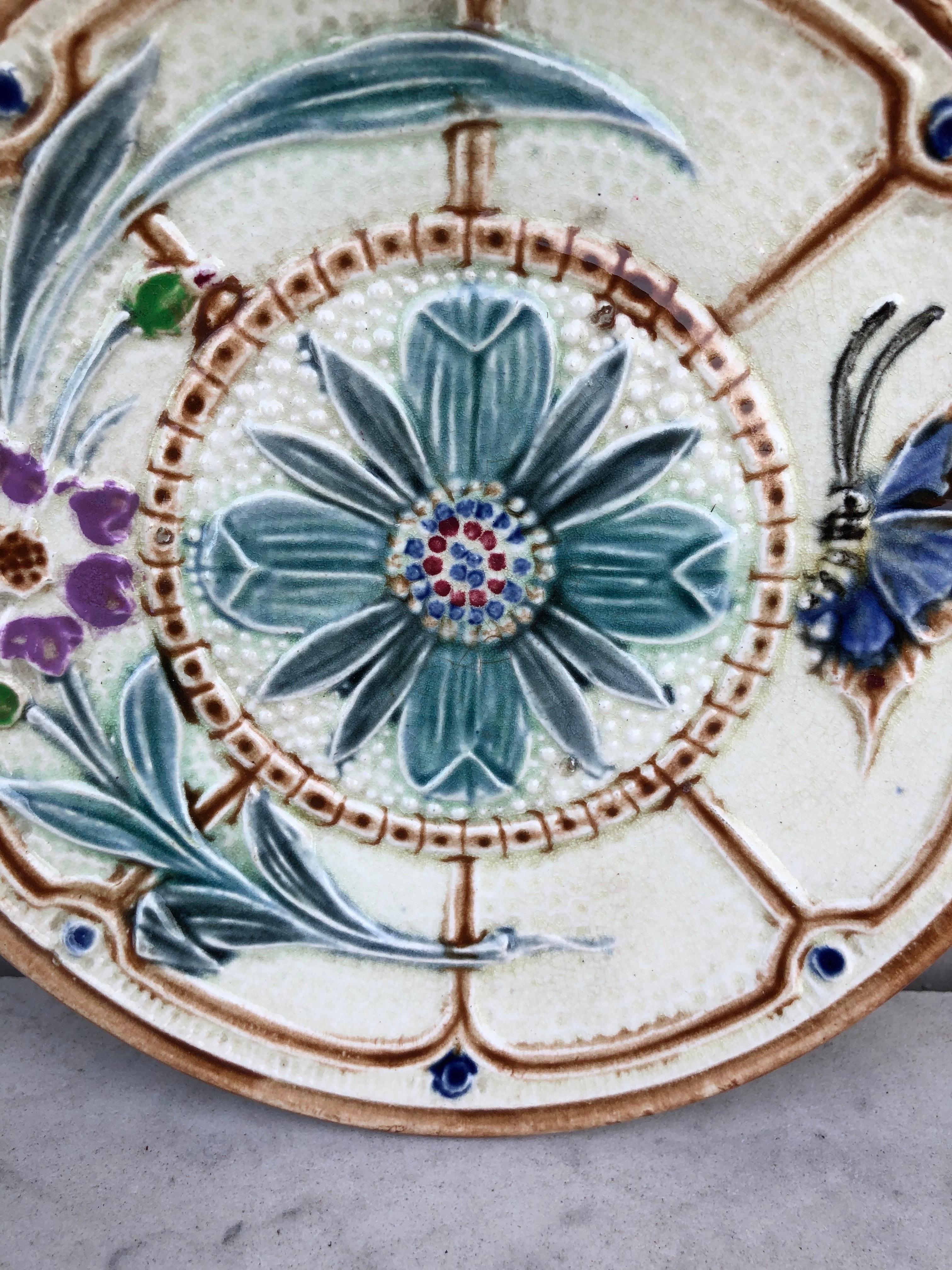Majolica Flowers and Butterfly Plate Wasmuel Circa 1890 In Good Condition For Sale In Austin, TX