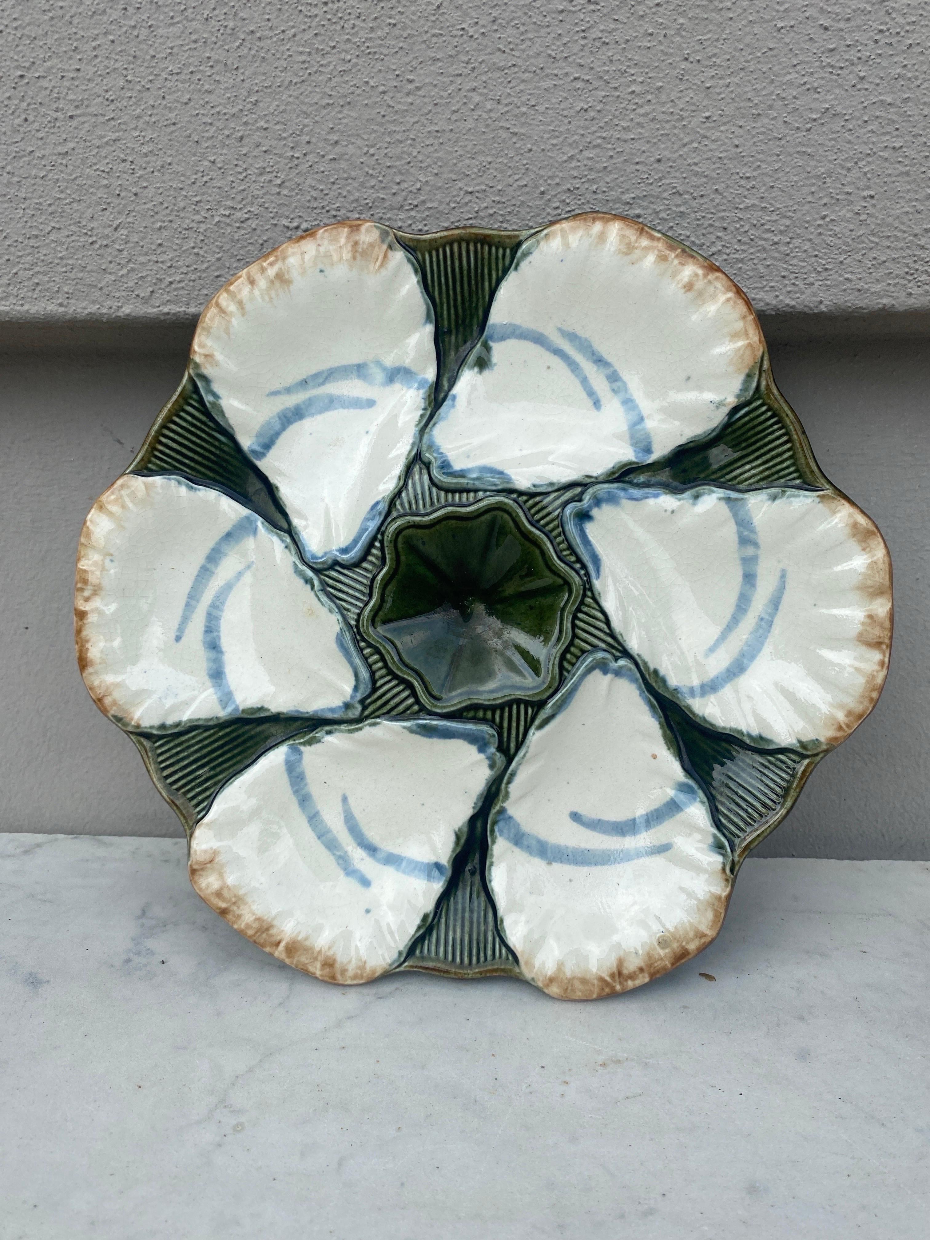 Majolica Flowers Oyster Plate Longchamp, circa 1900 For Sale 2