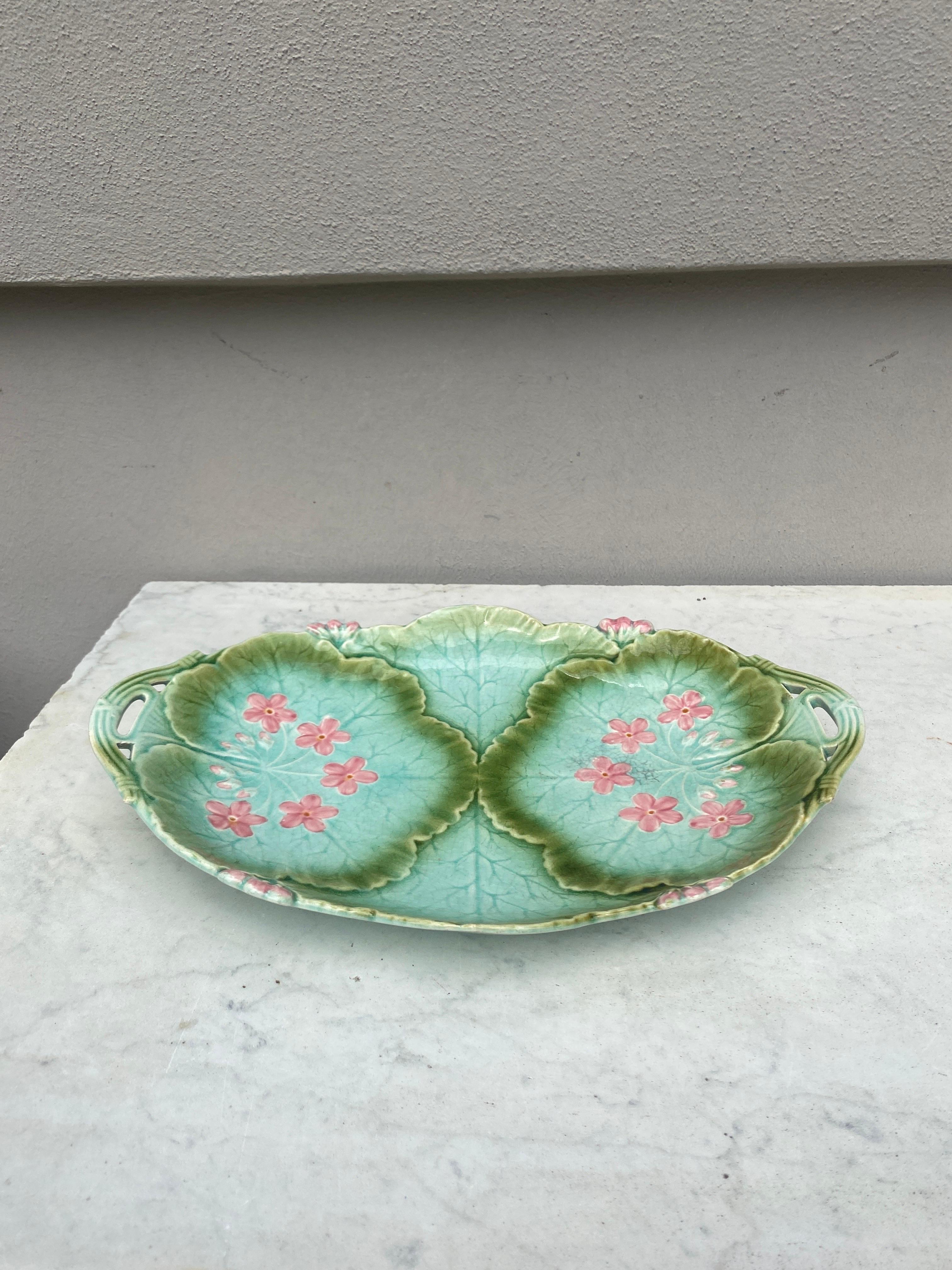 Majolica Flowers Platter Sarreguemines Circa 1880 In Good Condition For Sale In Austin, TX