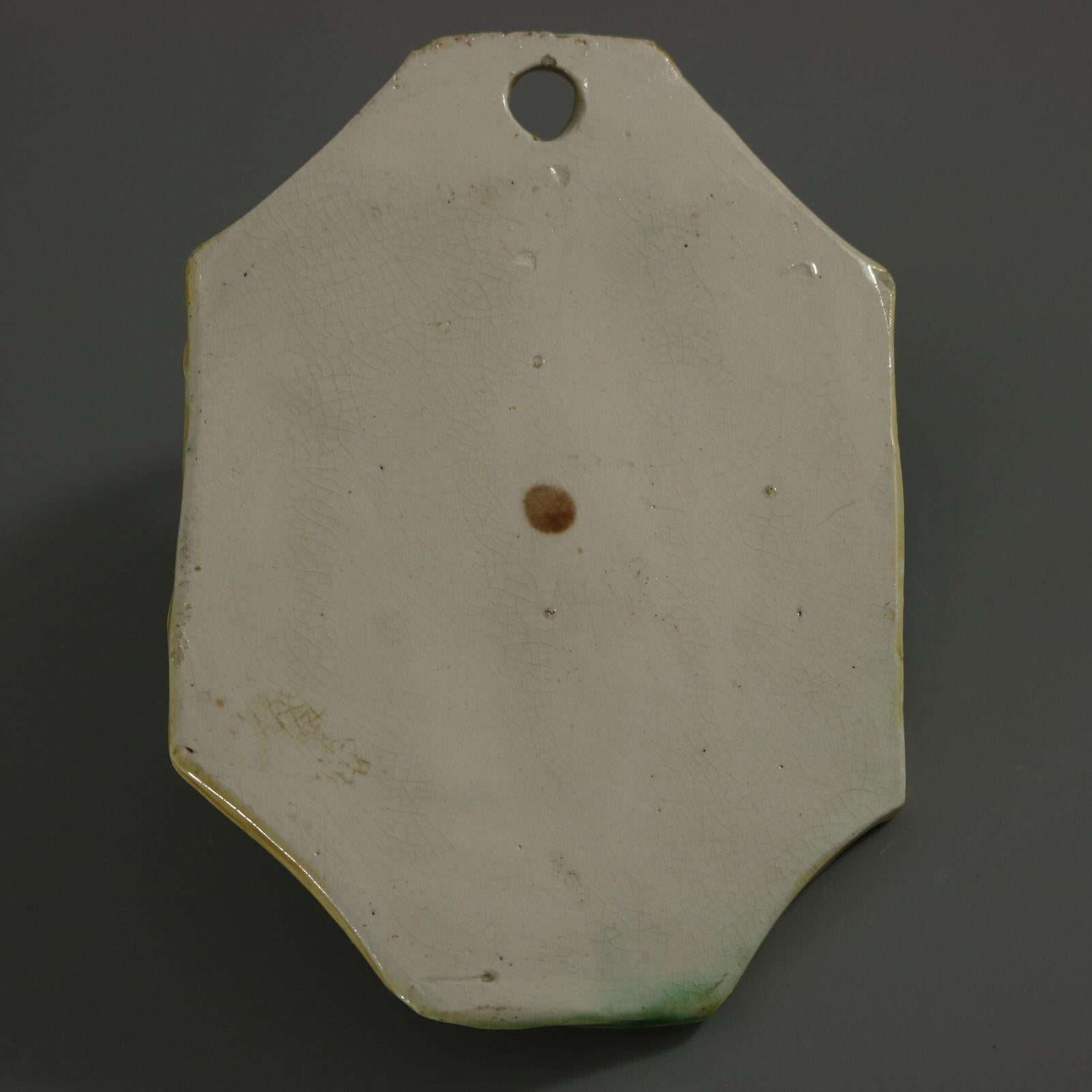 Tasca da parete con testa di volpe in maiolica in vendita 1