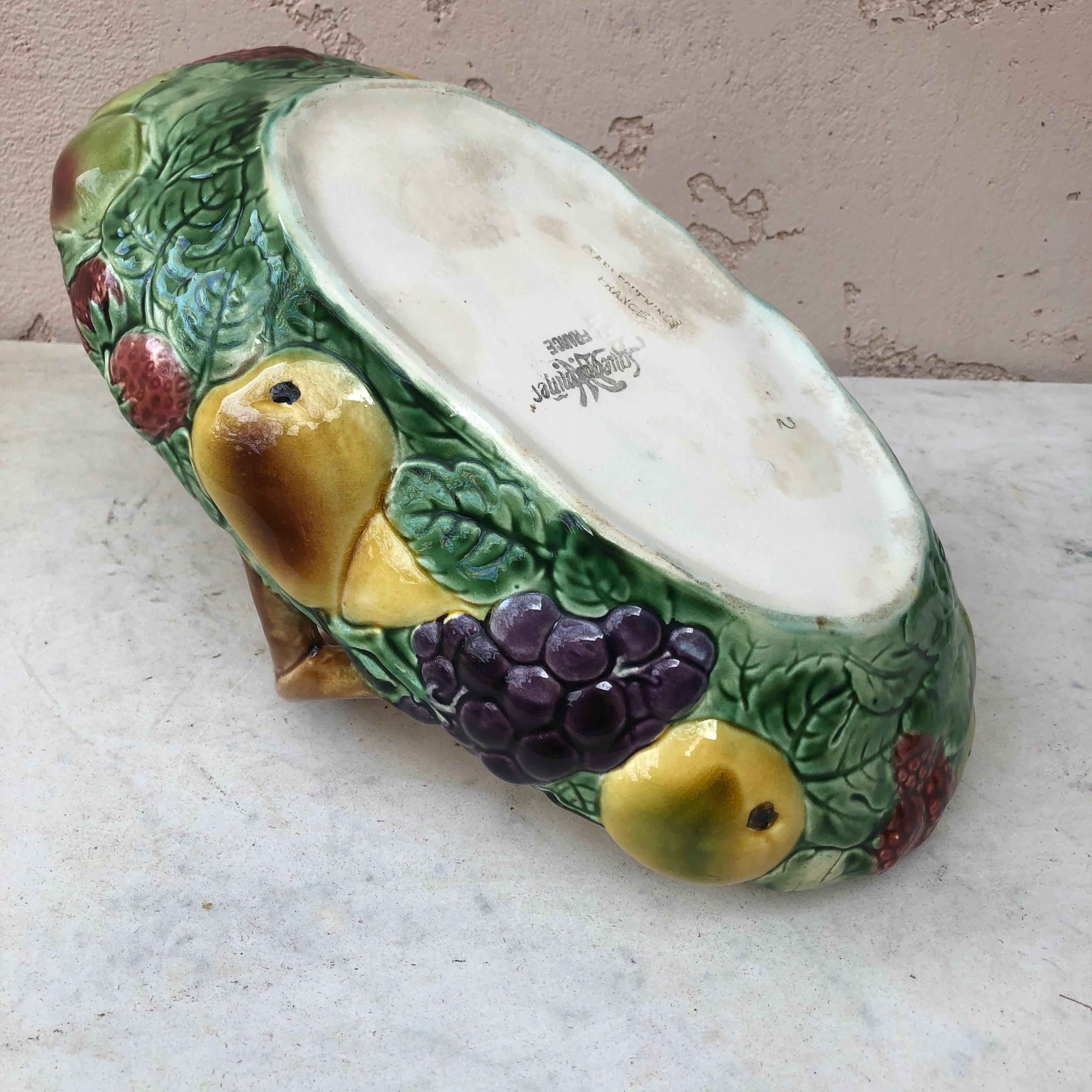 Panier de fruits en majolique Sarreguemines:: vers 1900 en vente 1