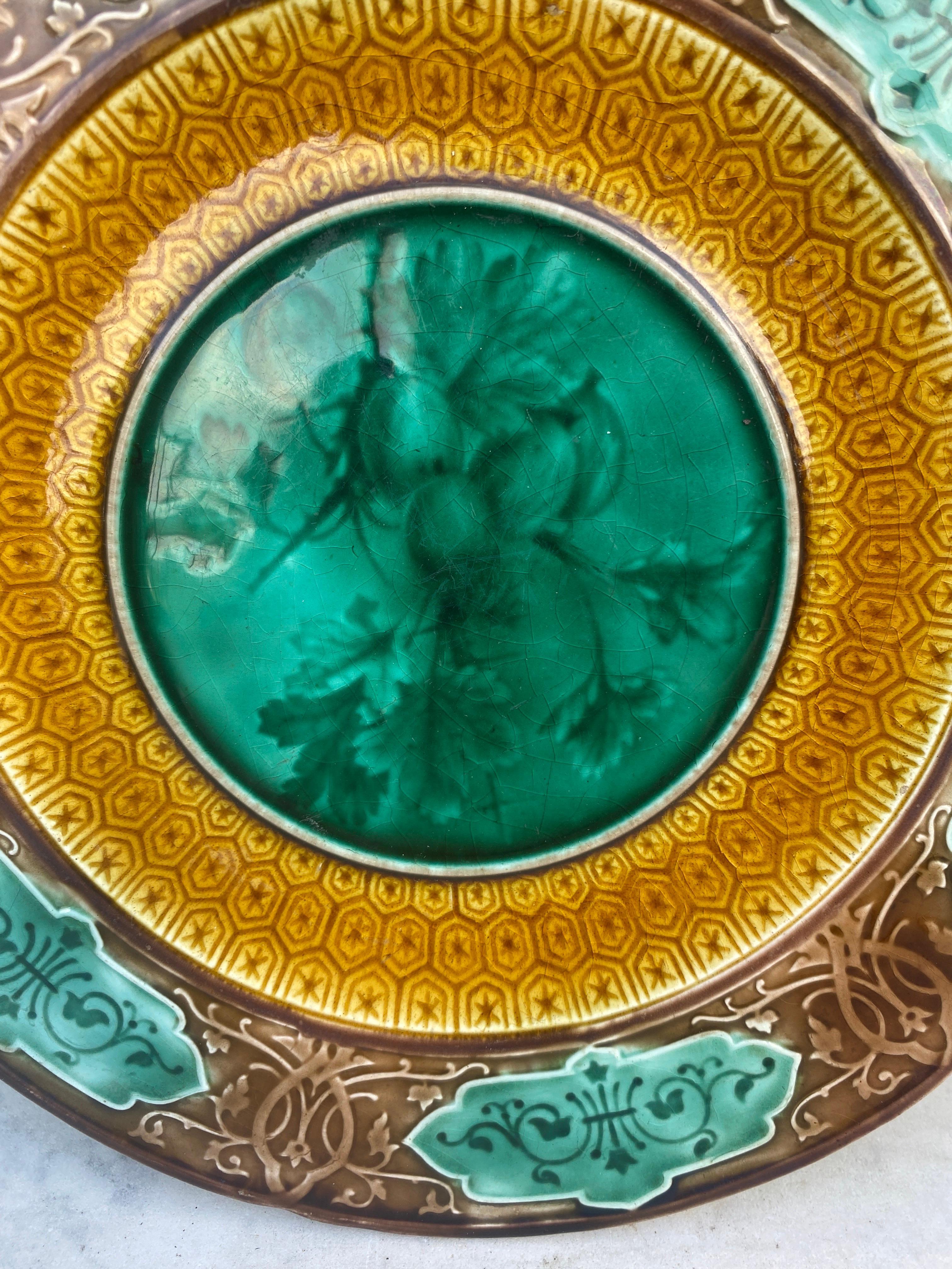 Victorien Assiette à groseilles en majolique de Sarreguemines, vers 1870 en vente