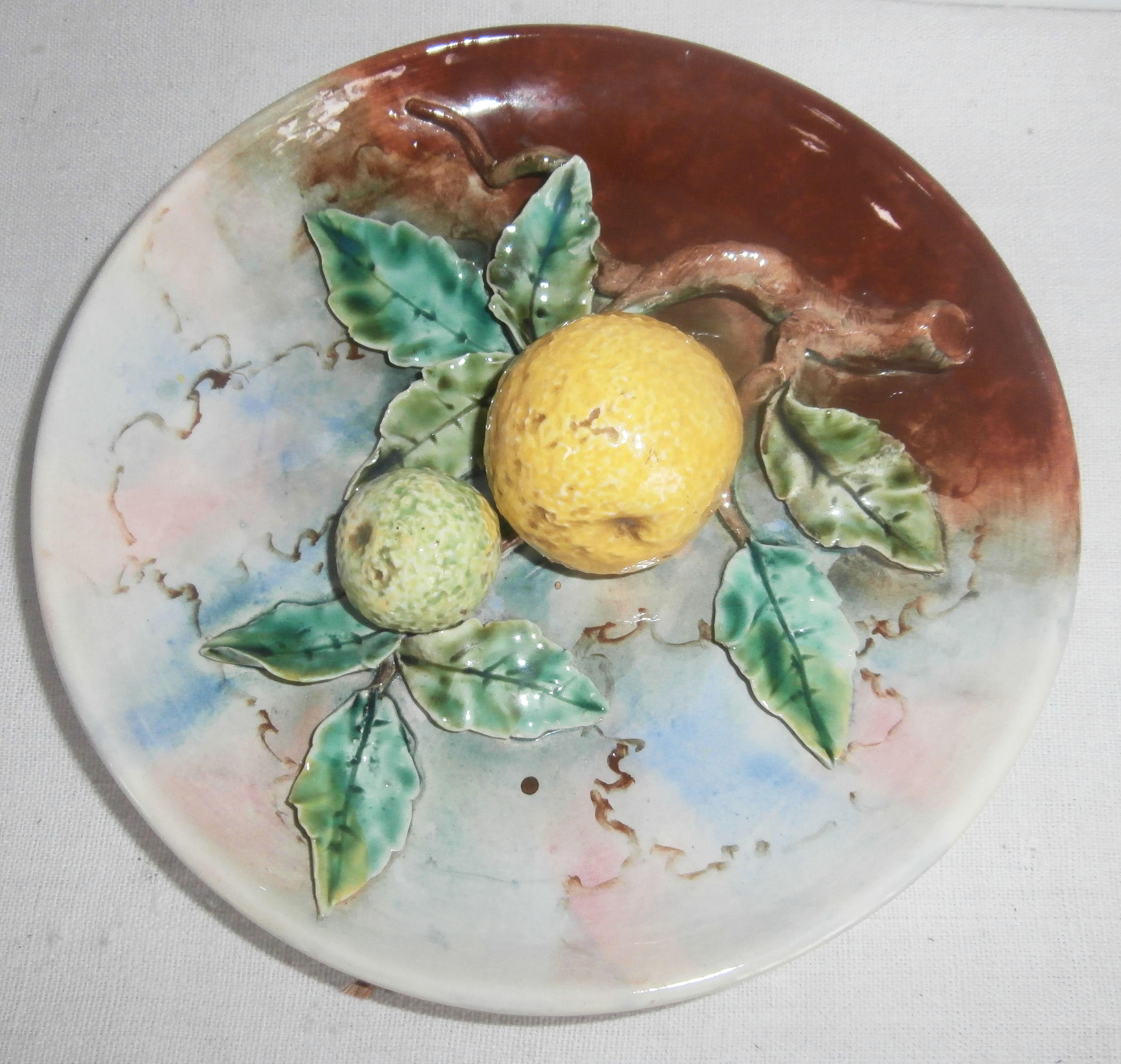 French Provincial Majolica Grapefruit Wall Plate Fives Lille, circa 1880 For Sale